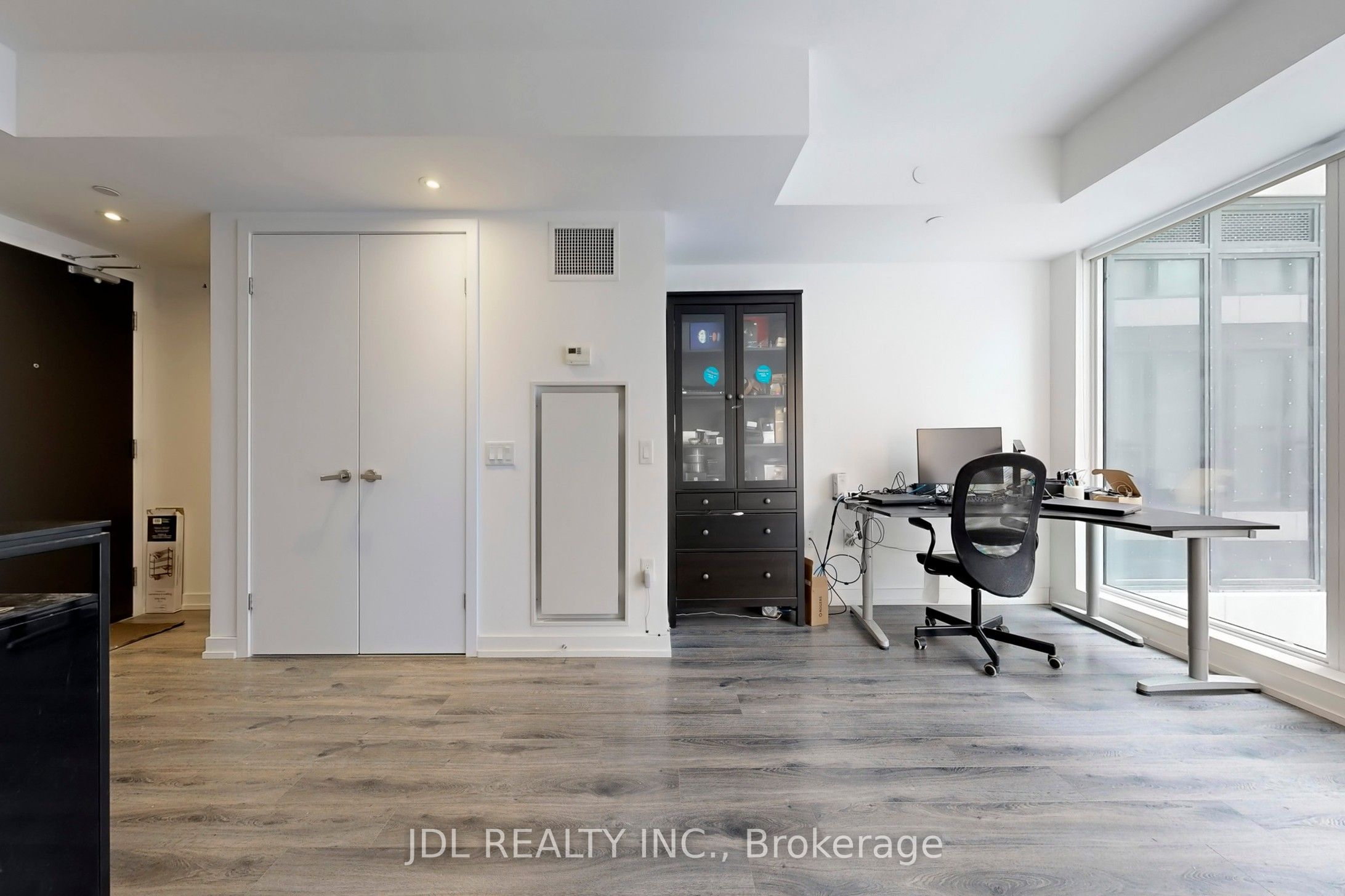 77 Shuter Street 501 Property Photo 9