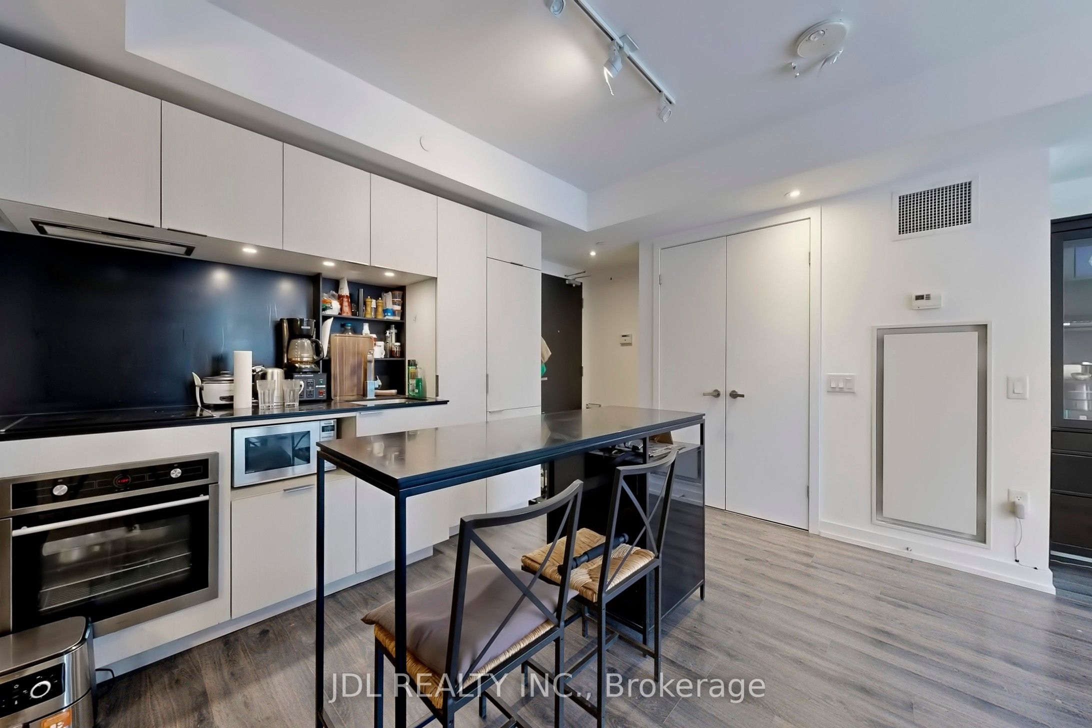77 Shuter Street 501 Property Photo 17