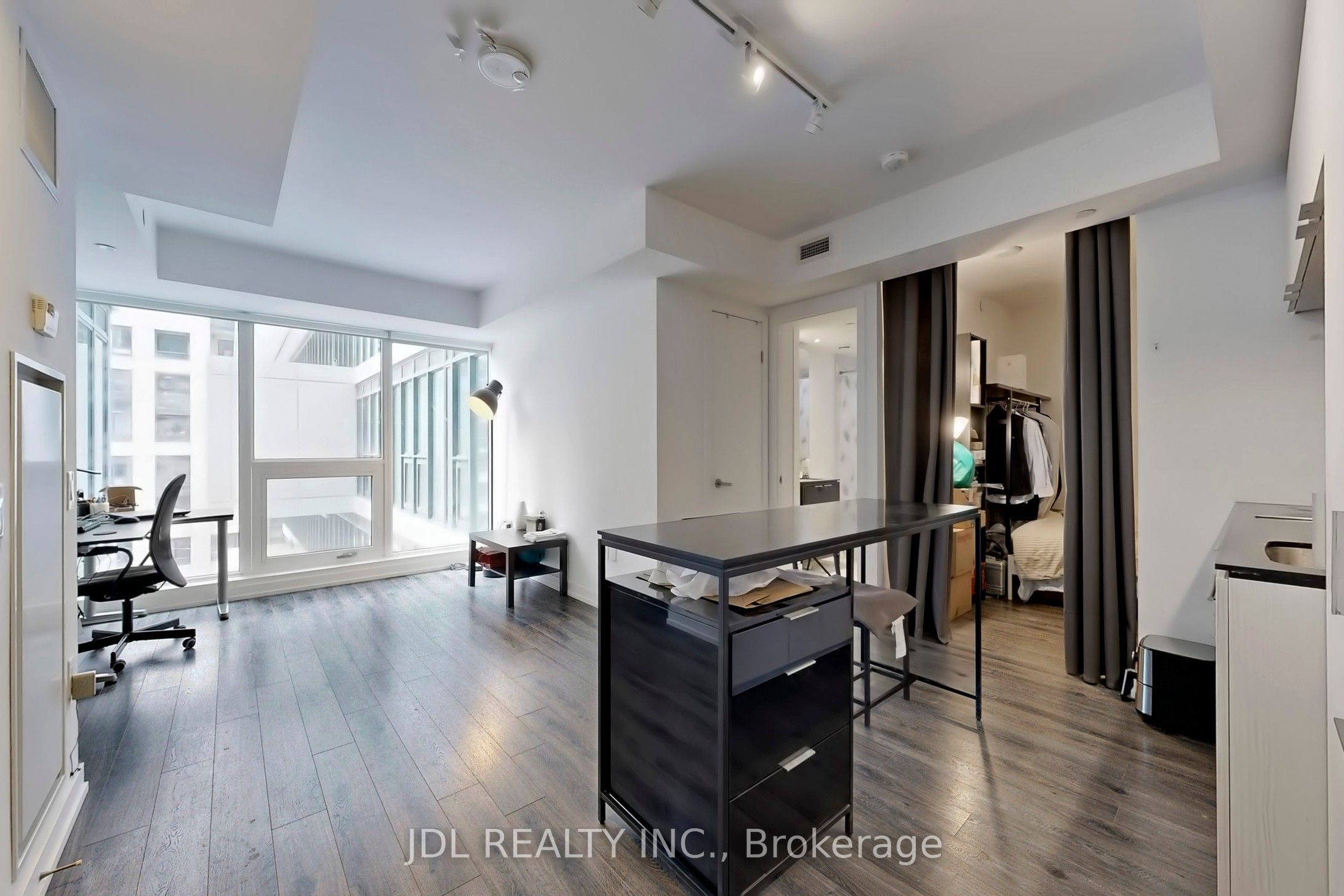 77 Shuter Street 501 Property Photo 18