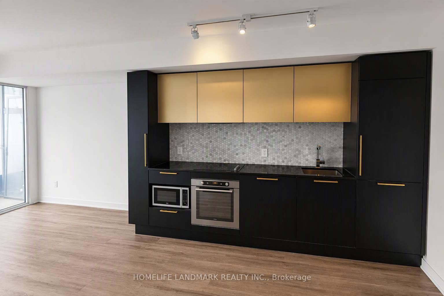 85 Wood Street 2117 Property Photo 2