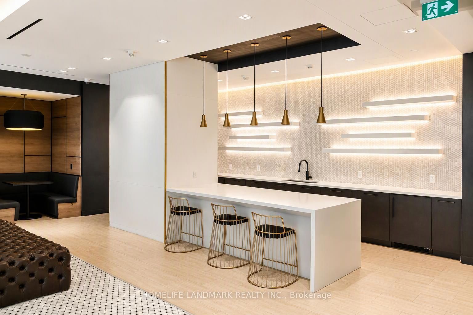 85 Wood Street 2117 Property Photo 15