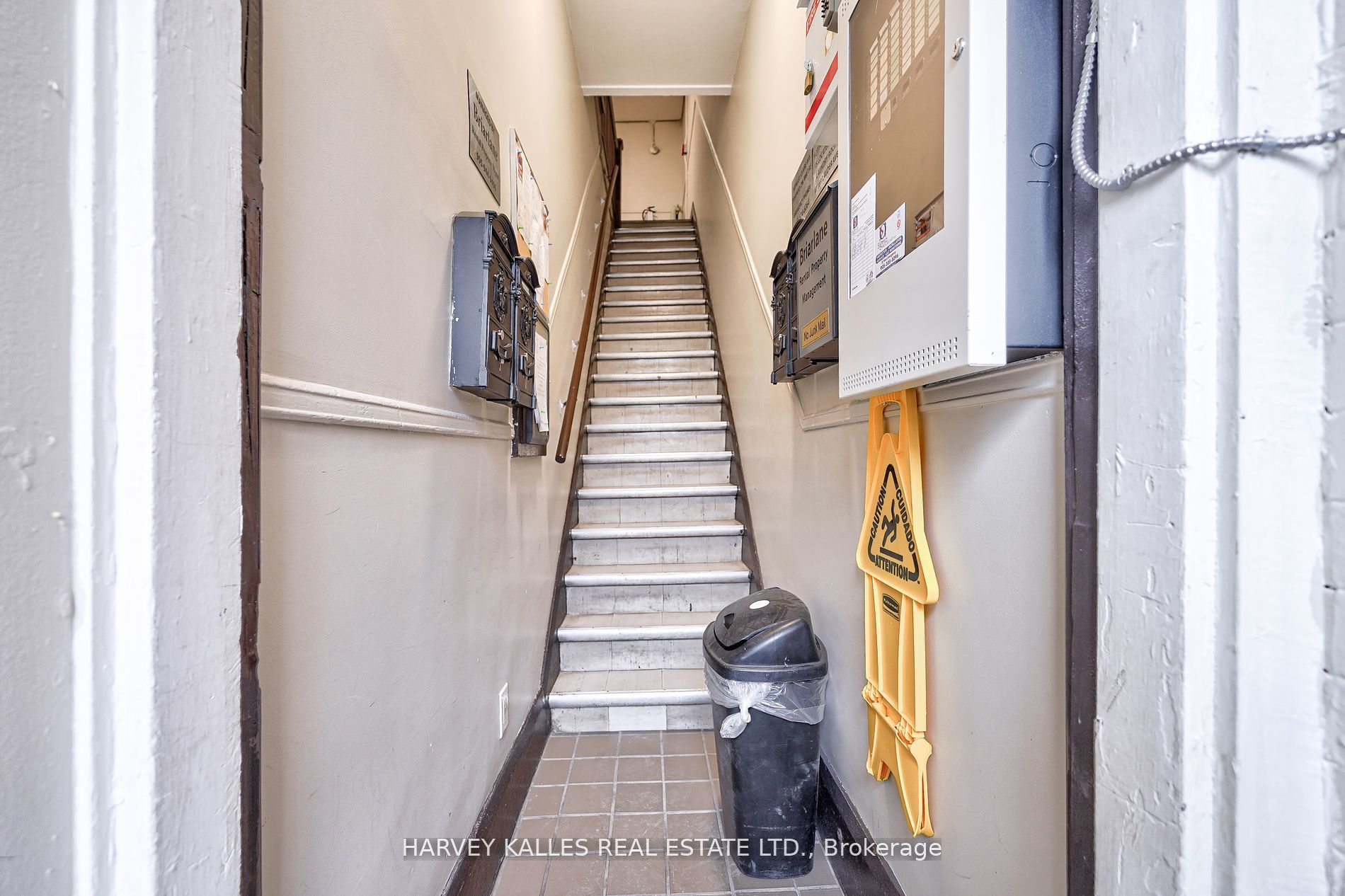 1072 St Clair Avenue W 1 Property Photo 4
