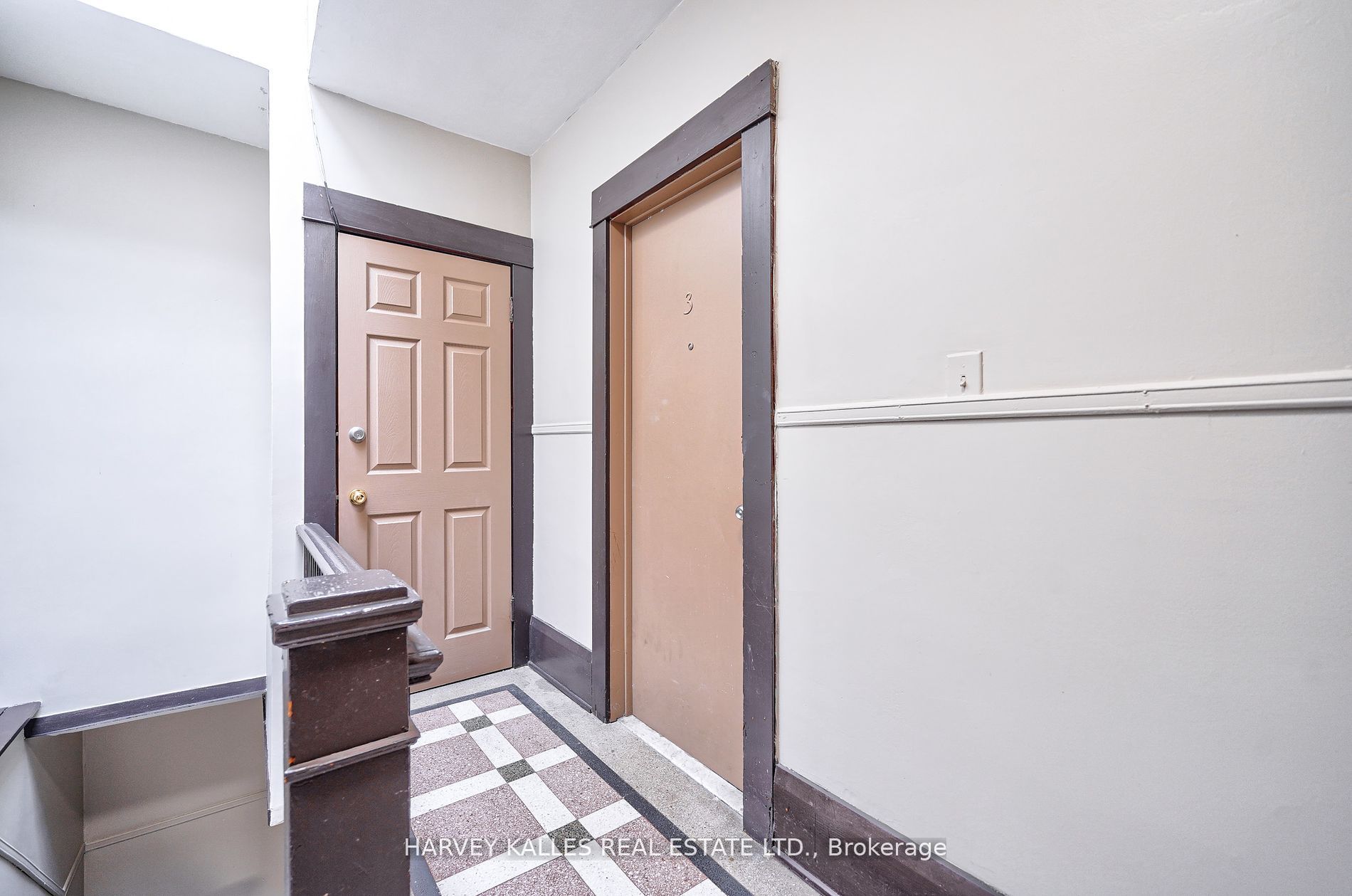 1072 St Clair Avenue W 1 Property Photo 5