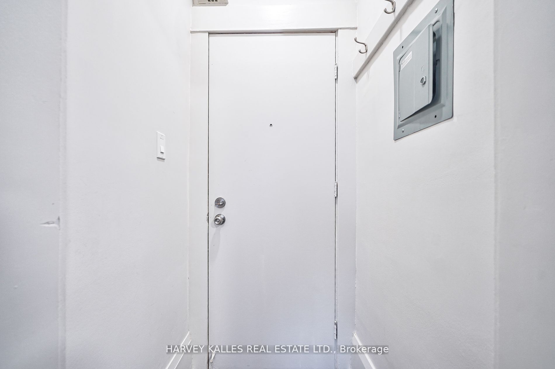 1072 St Clair Avenue W 1 Property Photo 7