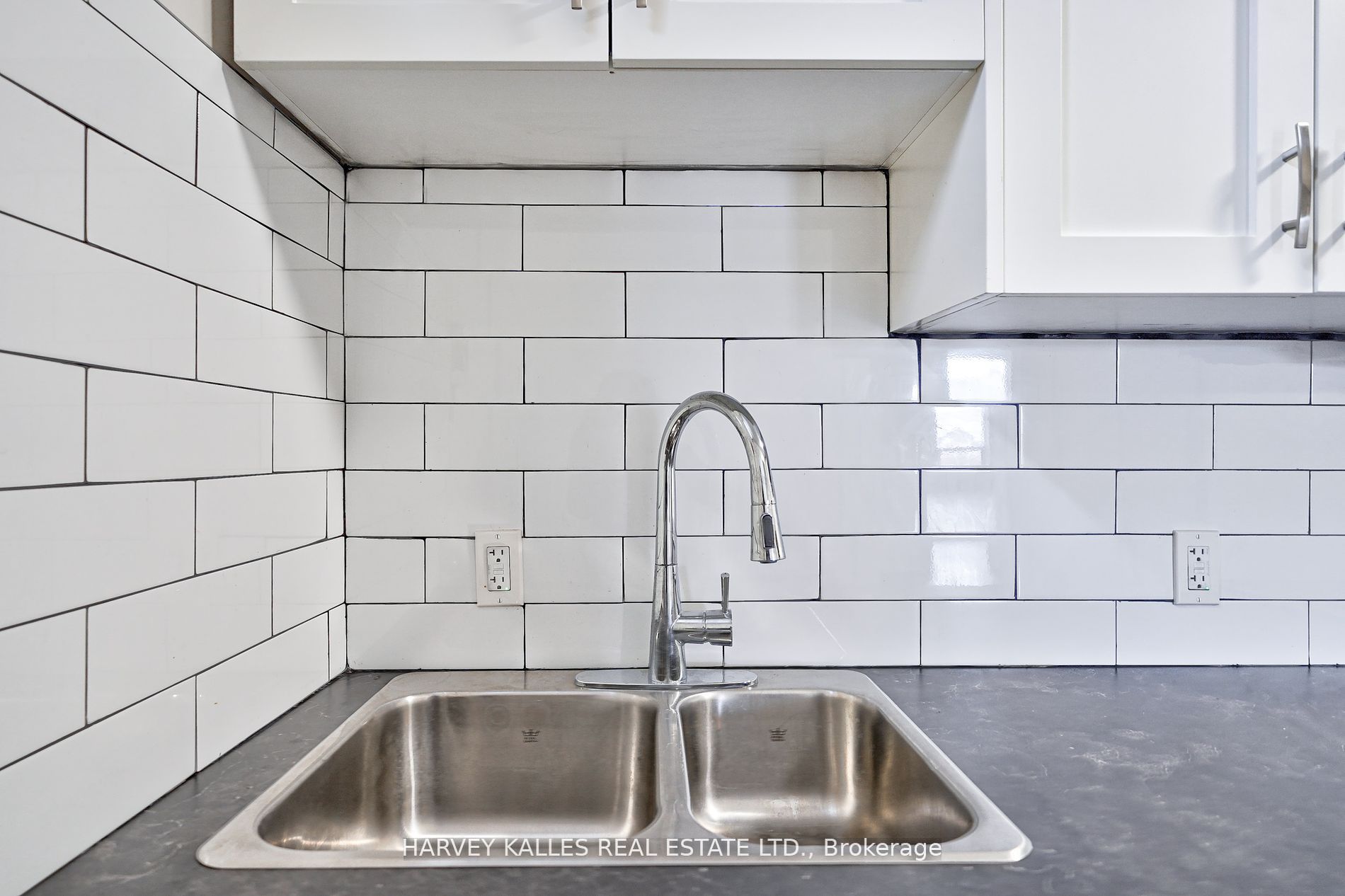 1072 St Clair Avenue W 1 Property Photo 14