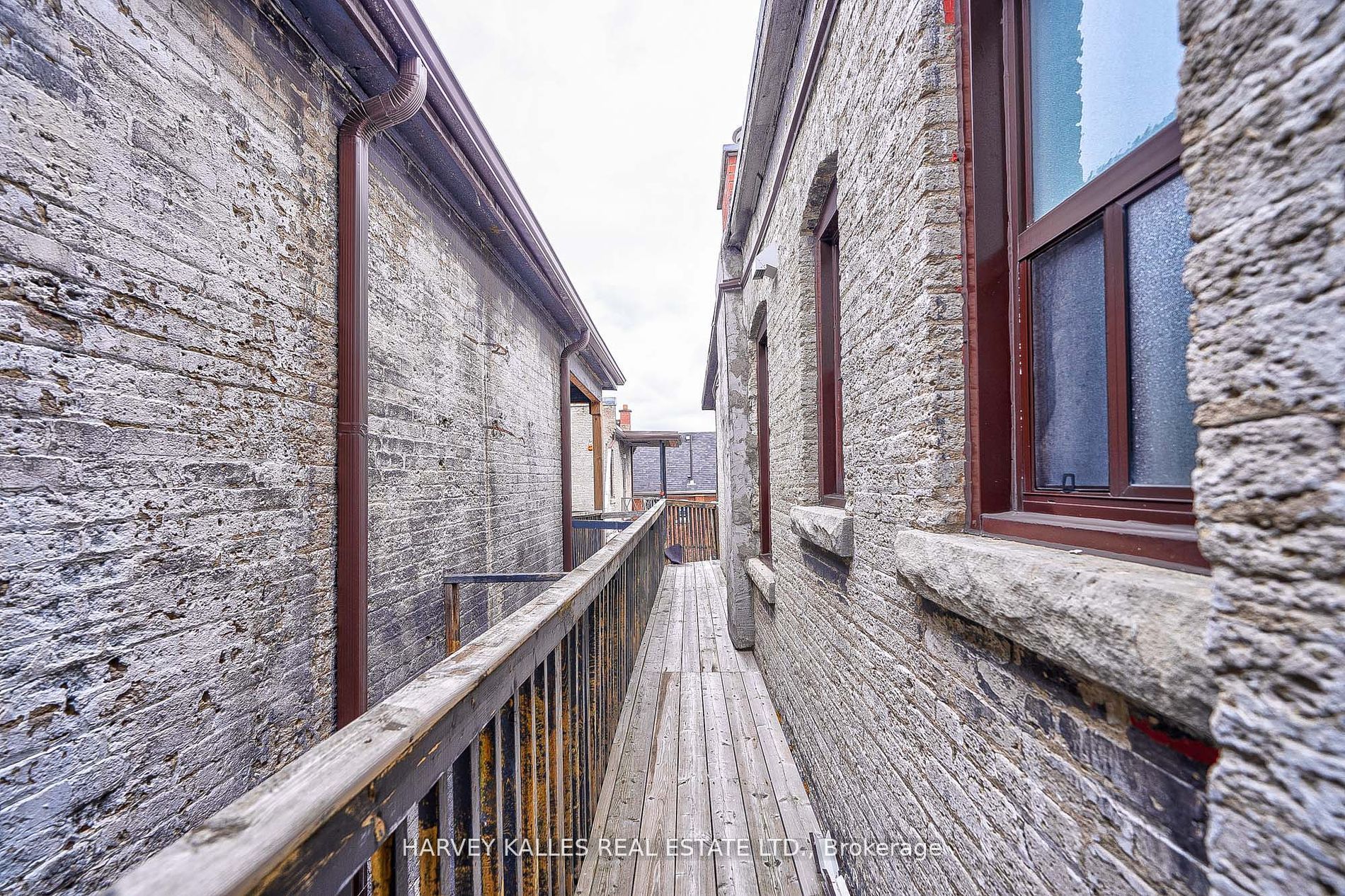 1072 St Clair Avenue W 1 Property Photo 26
