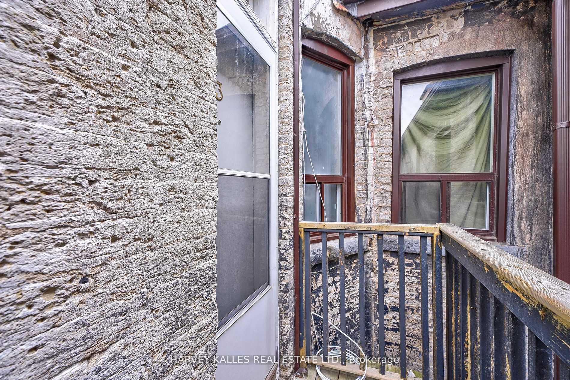 1072 St Clair Avenue W 1 Property Photo 27