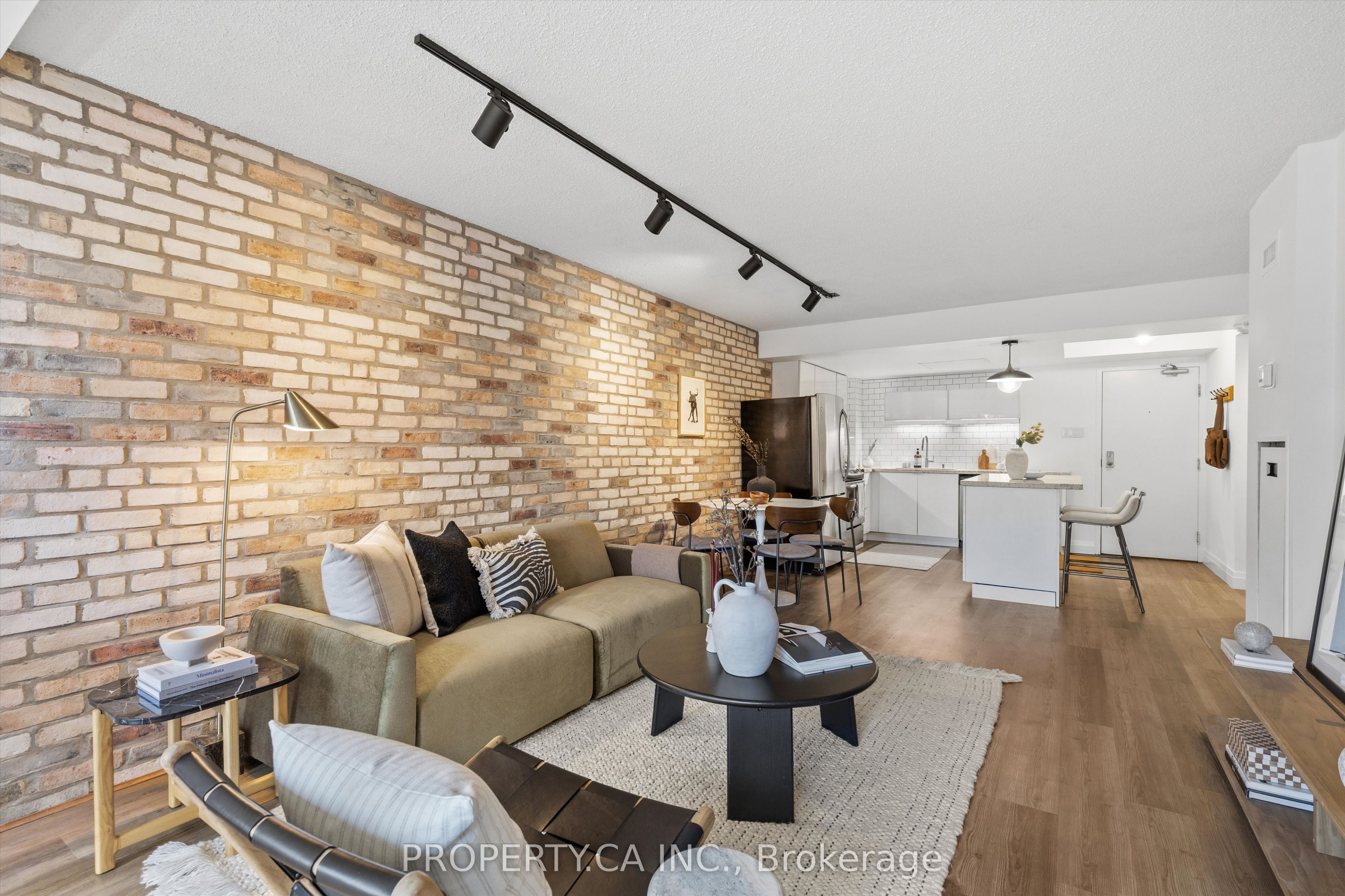 456 College Street 306 Property Photo 1