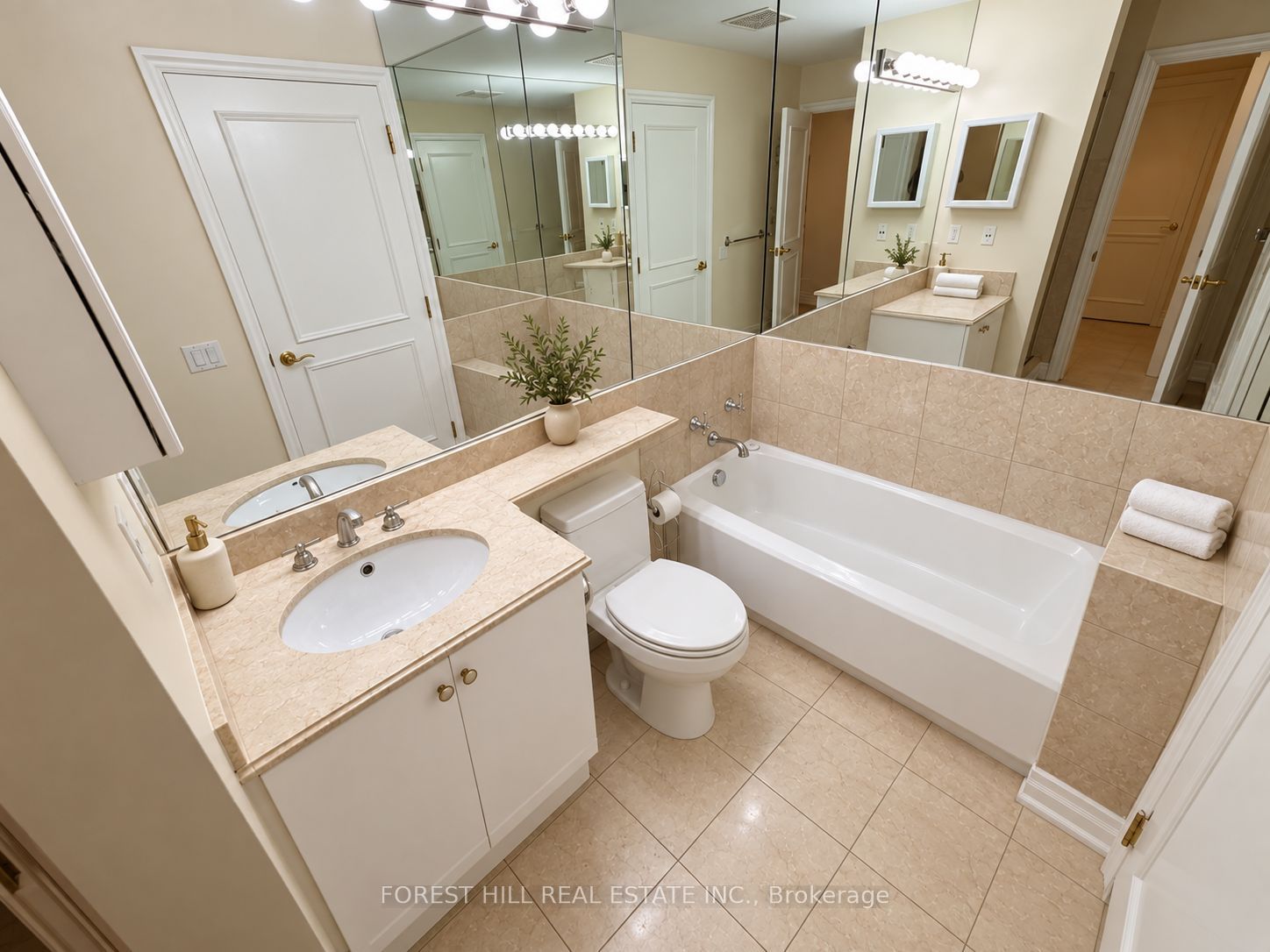 38 Avenue Road 802 Property Photo 12