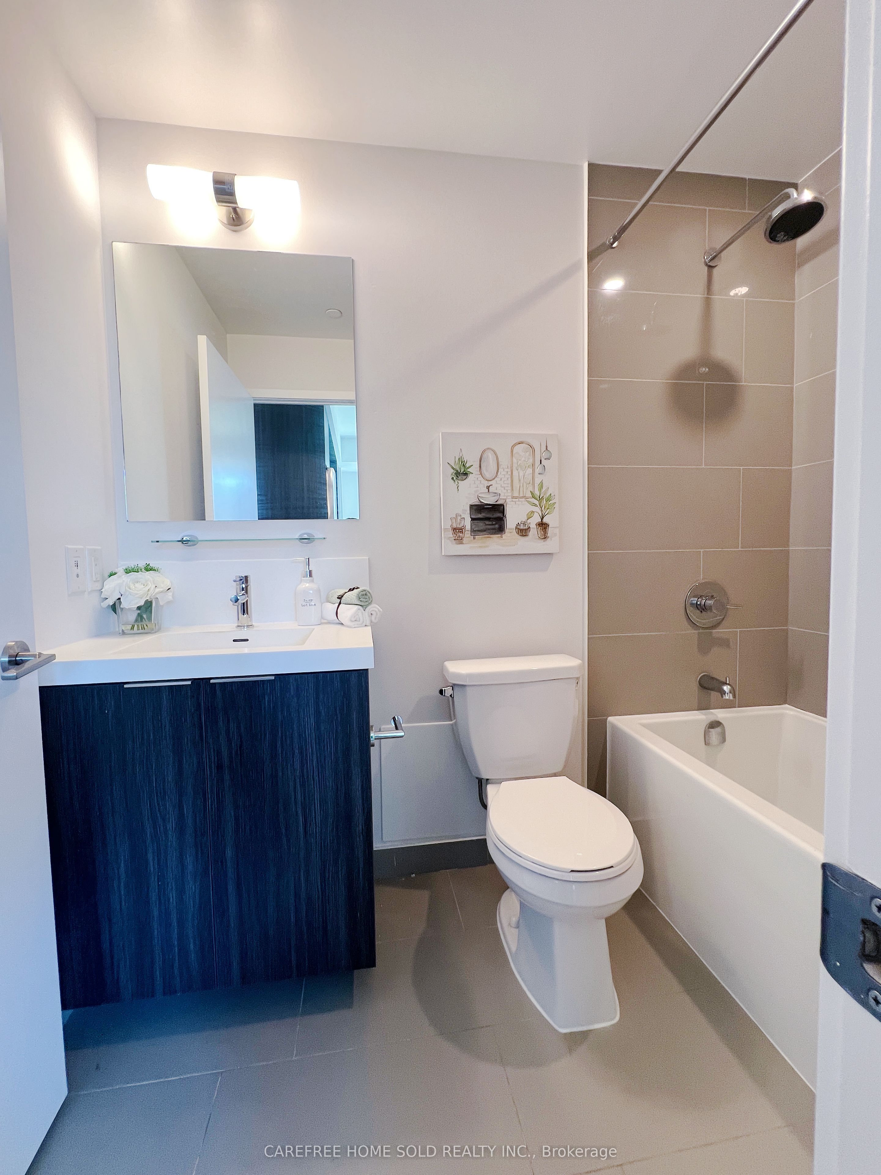 225 Sumach Street 711 Property Photo 12