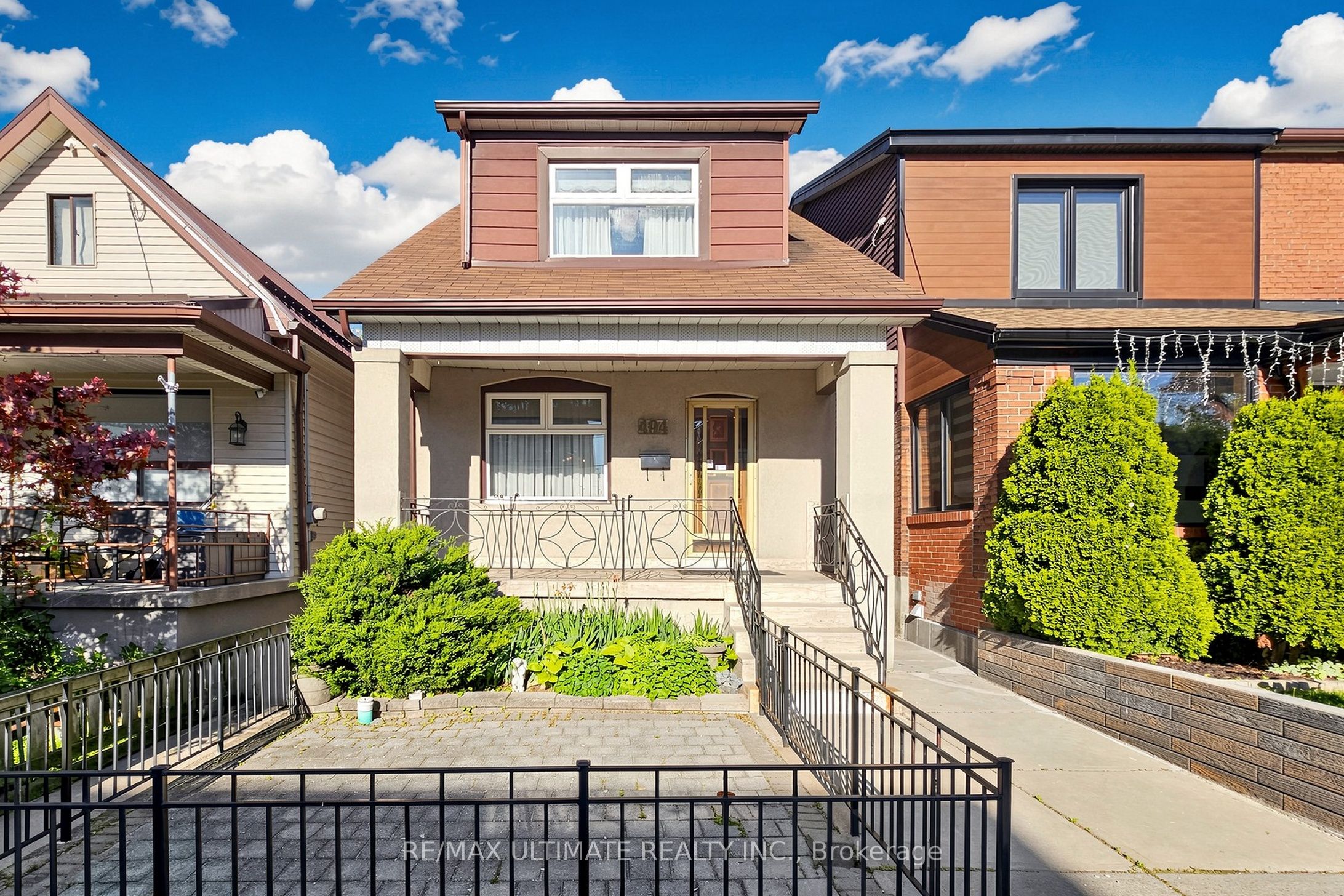 494 Oakwood Avenue W