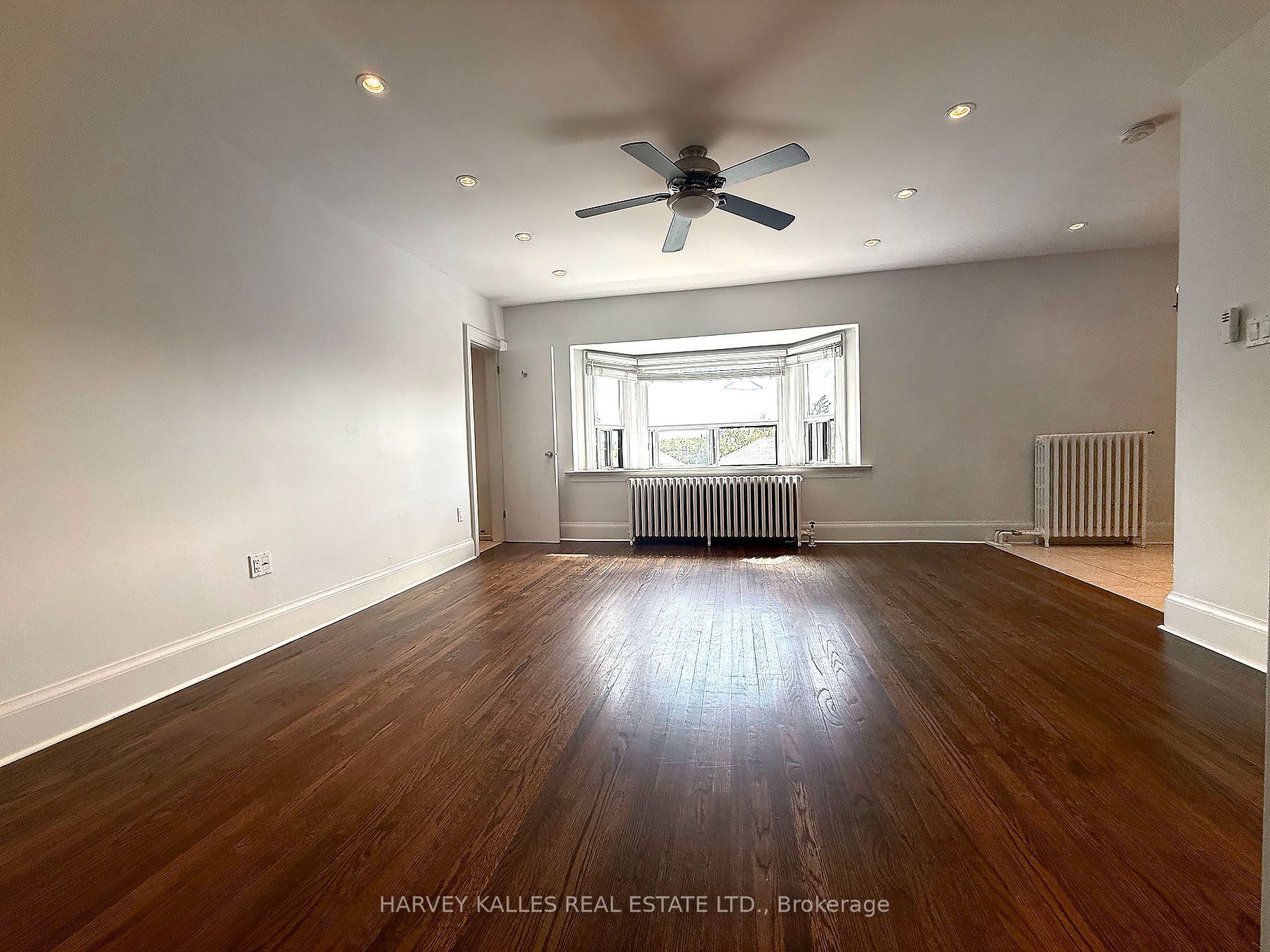 858 Davenport Road 201 Property Photo 6