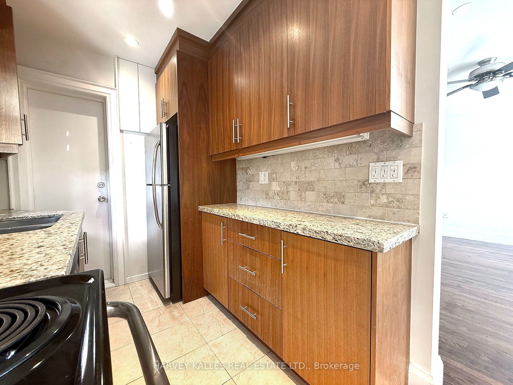 858 Davenport Road 201 Property Photo 14