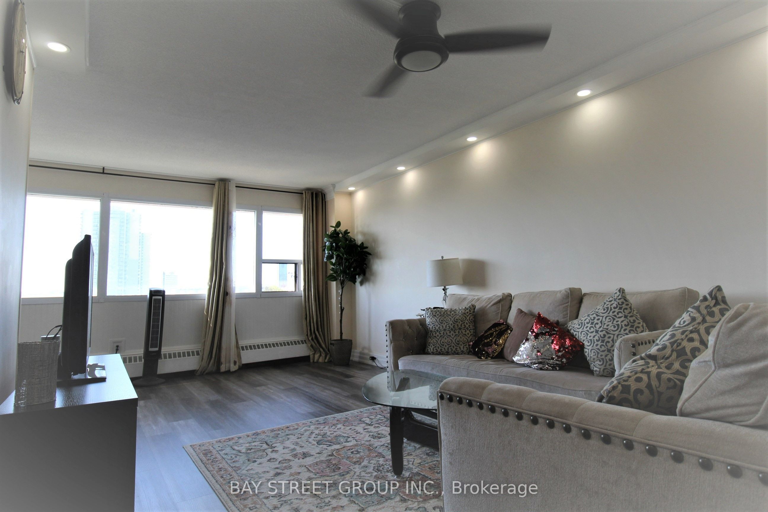 100 Leeward Glenway 1010 Property Photo 8