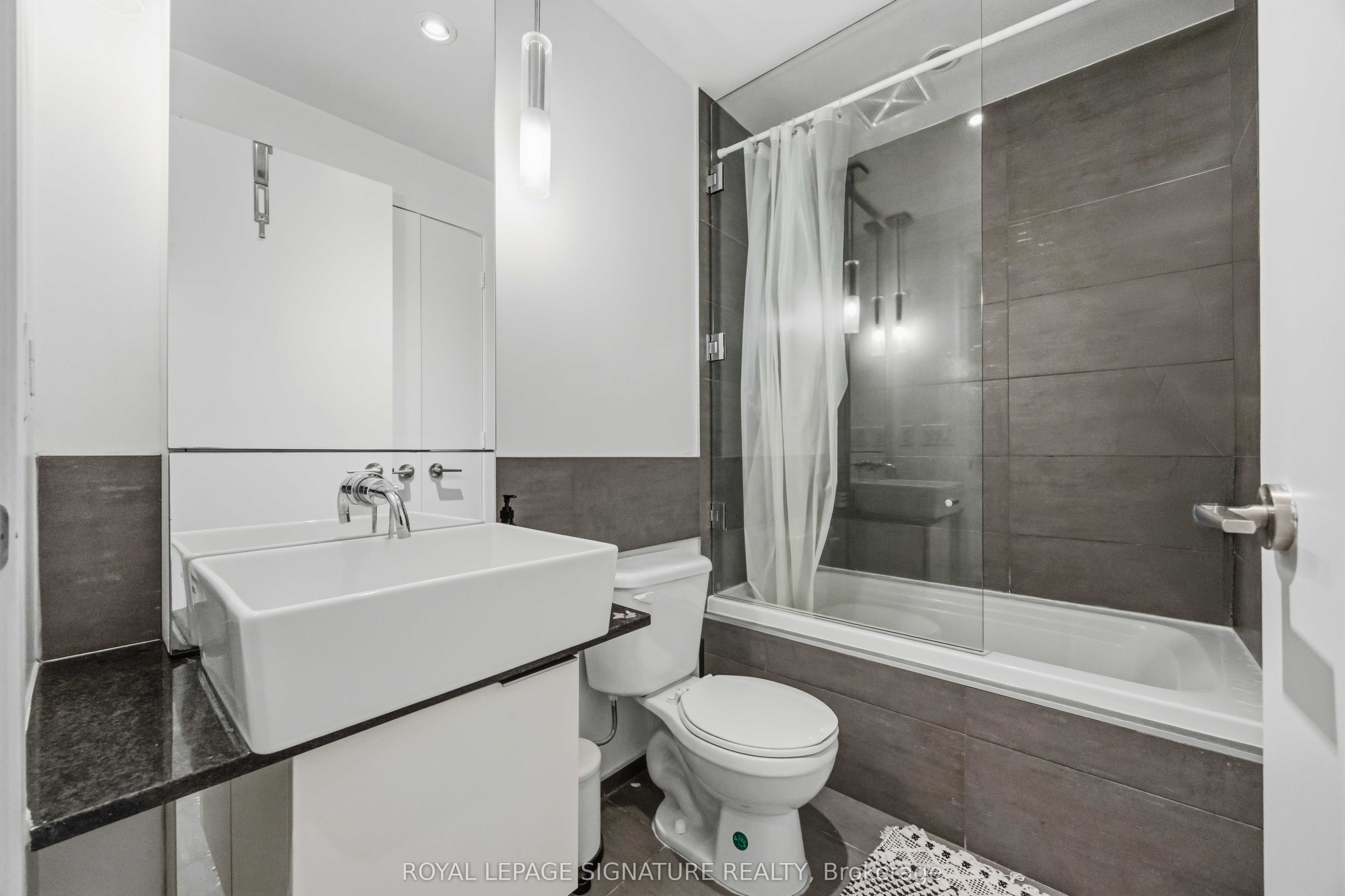 8 Charlotte Street 202 Property Photo 24