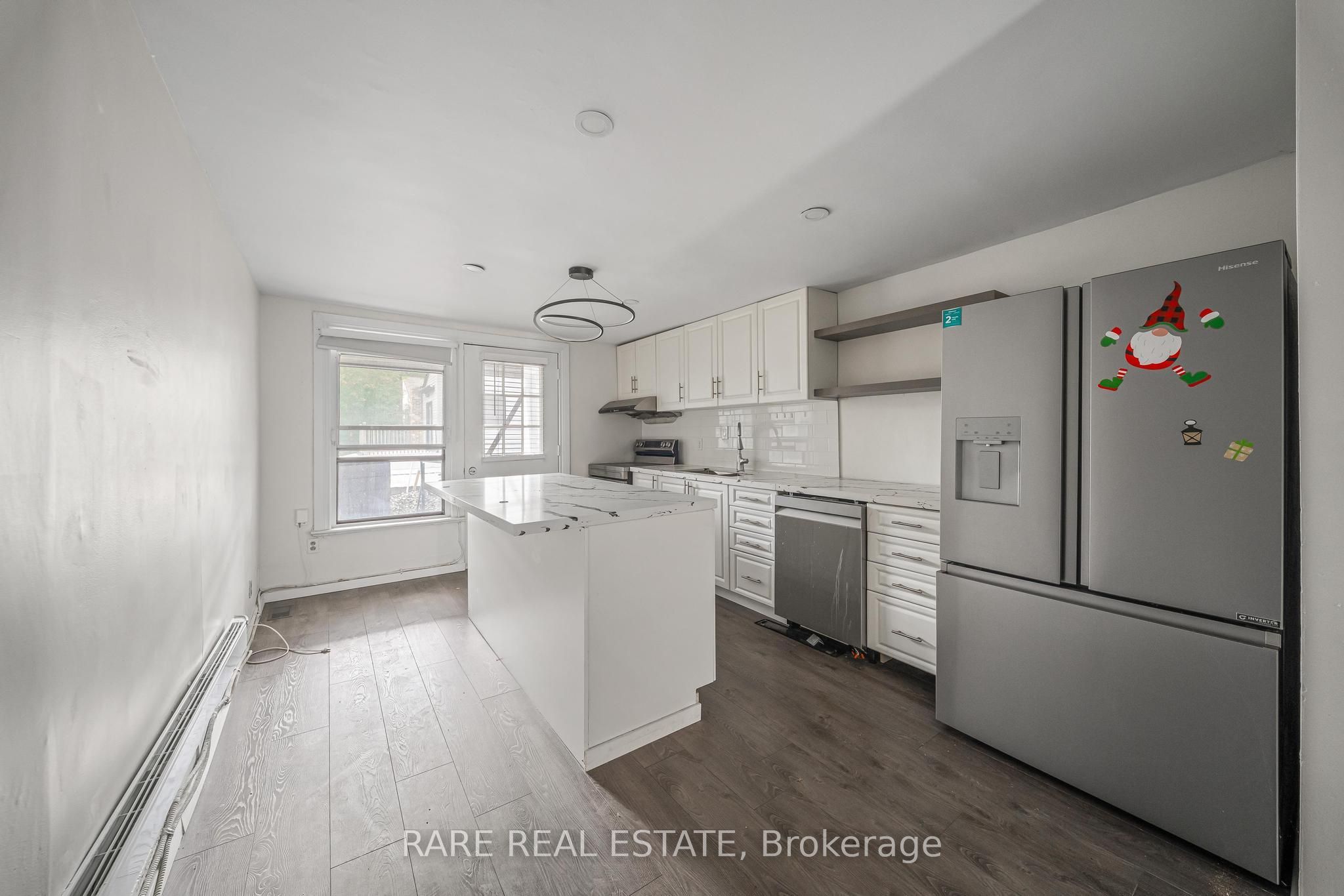 200 Bathurst Street Property Photo 2