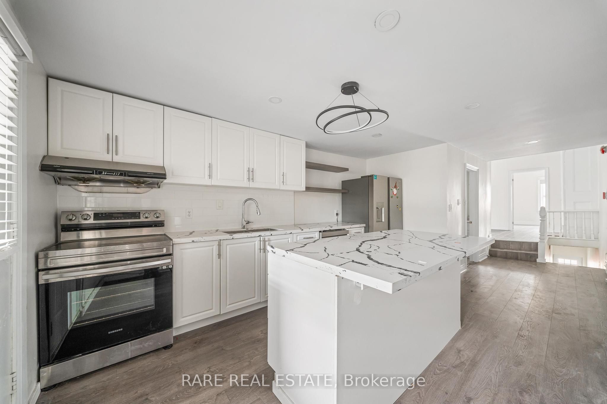 200 Bathurst Street Property Photo 3