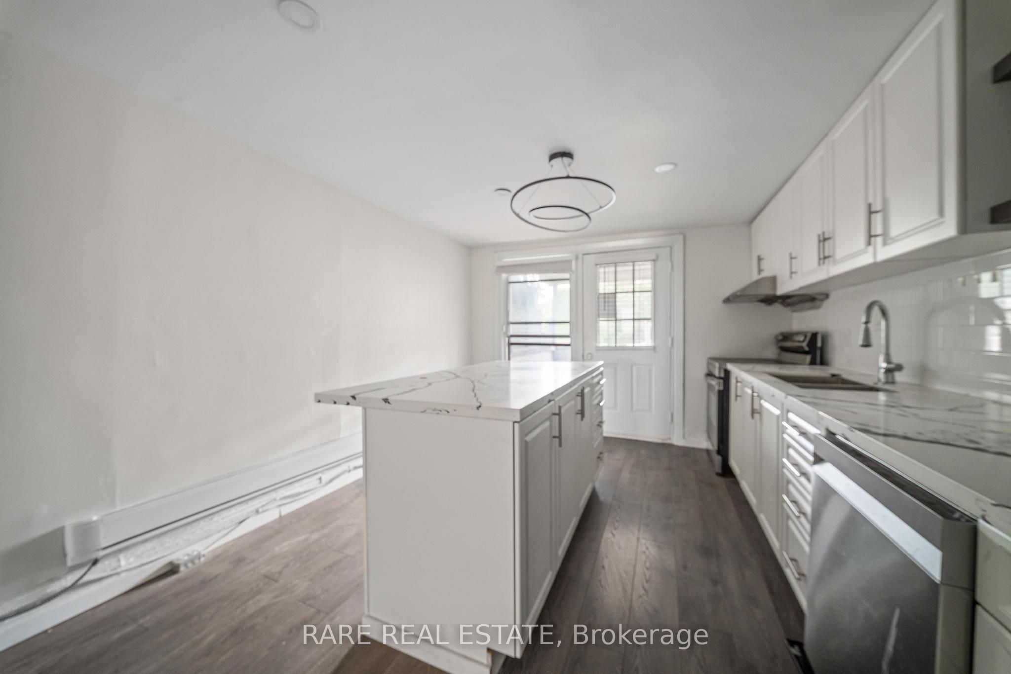 200 Bathurst Street Property Photo 4