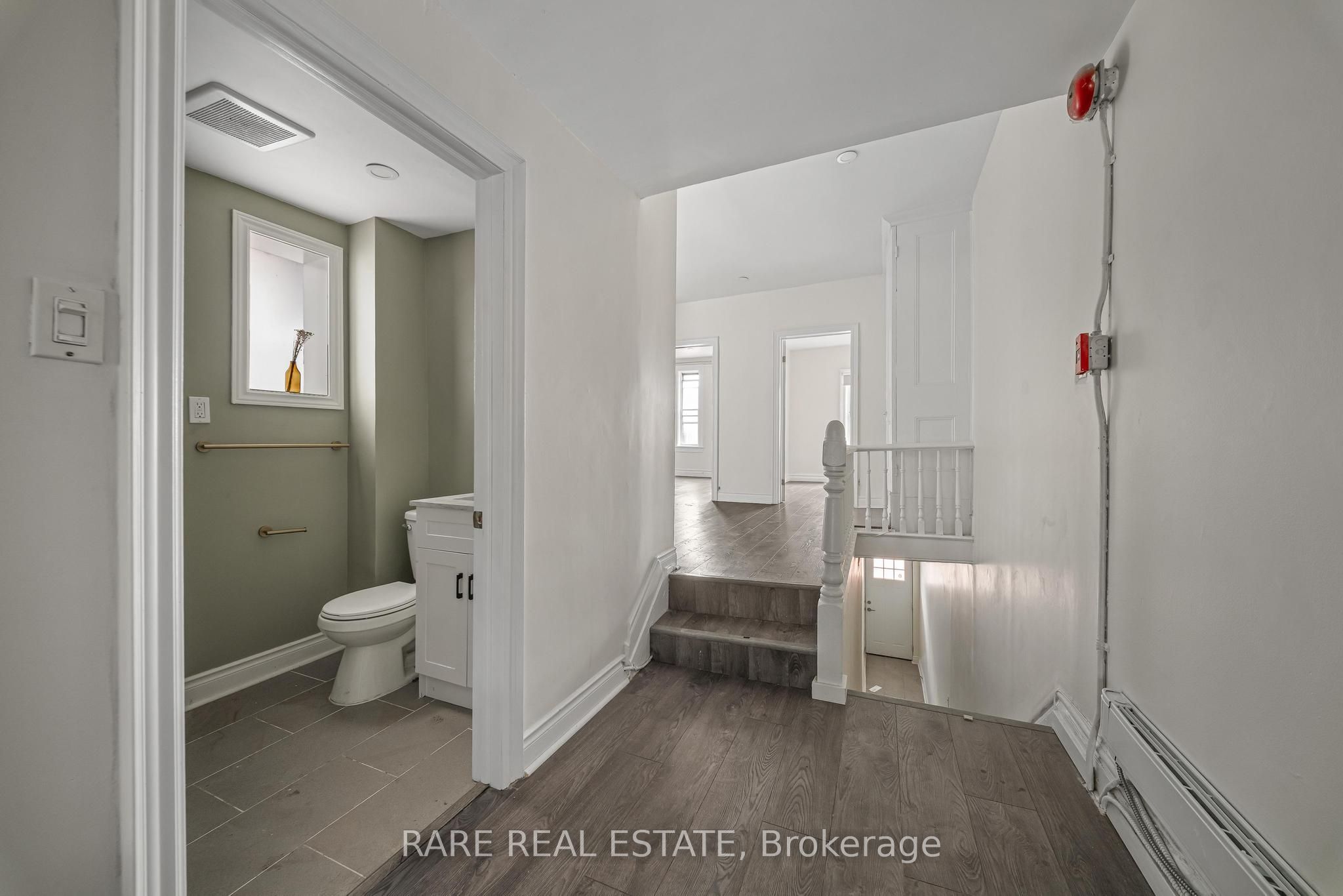200 Bathurst Street Property Photo 6