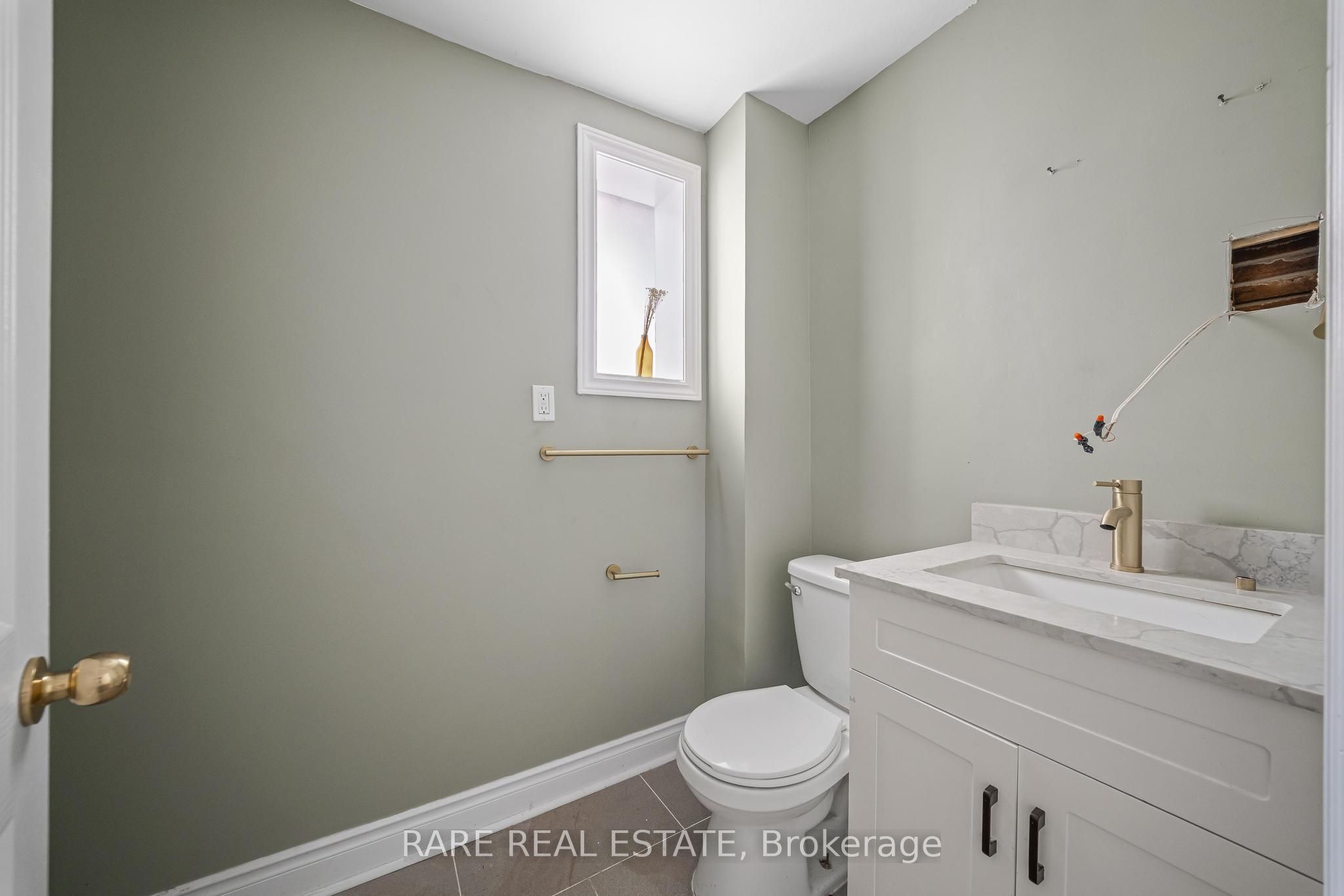 200 Bathurst Street Property Photo 7