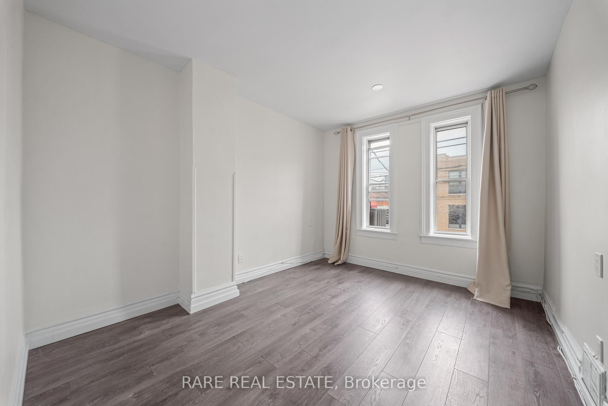 200 Bathurst Street Property Photo 8