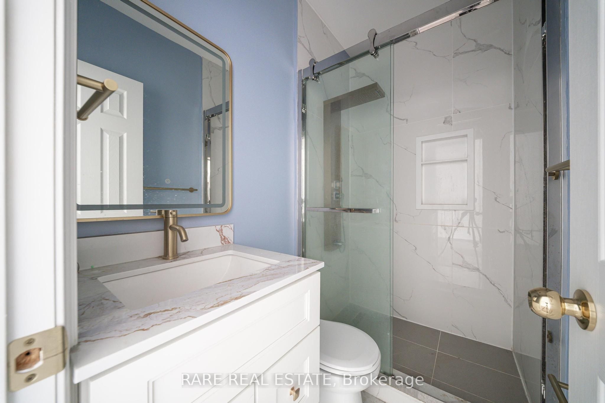 200 Bathurst Street Property Photo 13