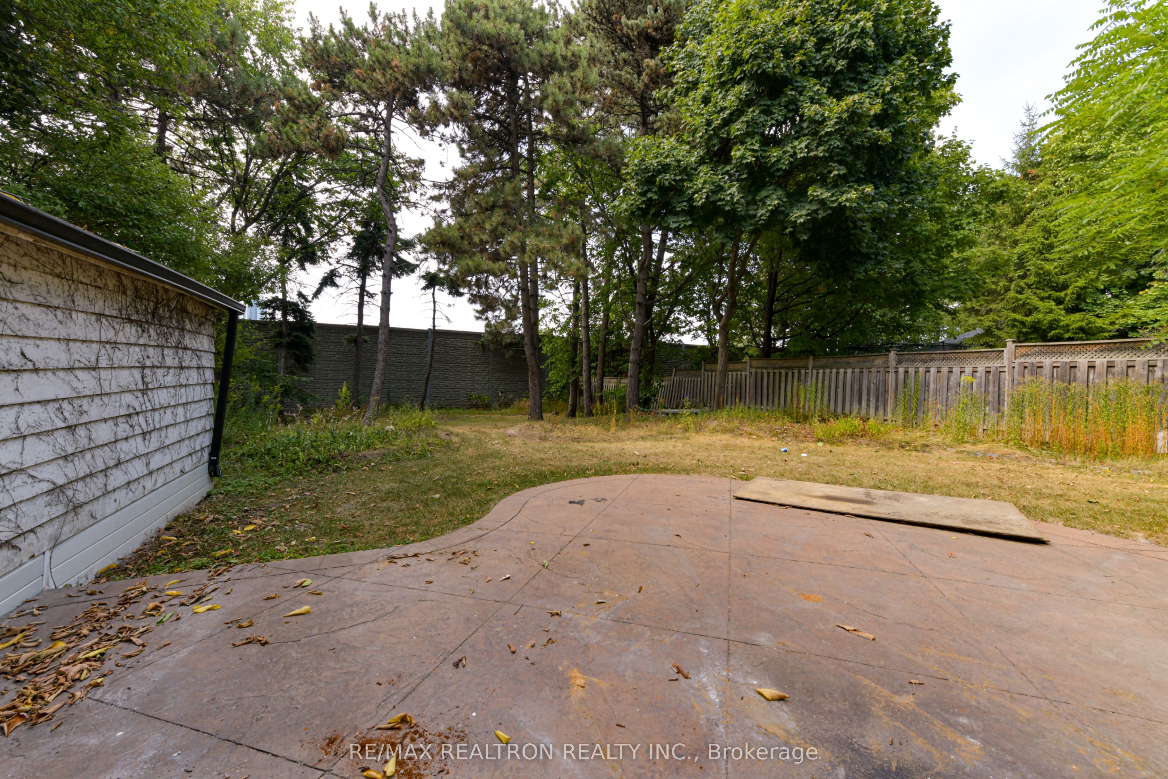 150 Upper Canada Drive Property Photo 4