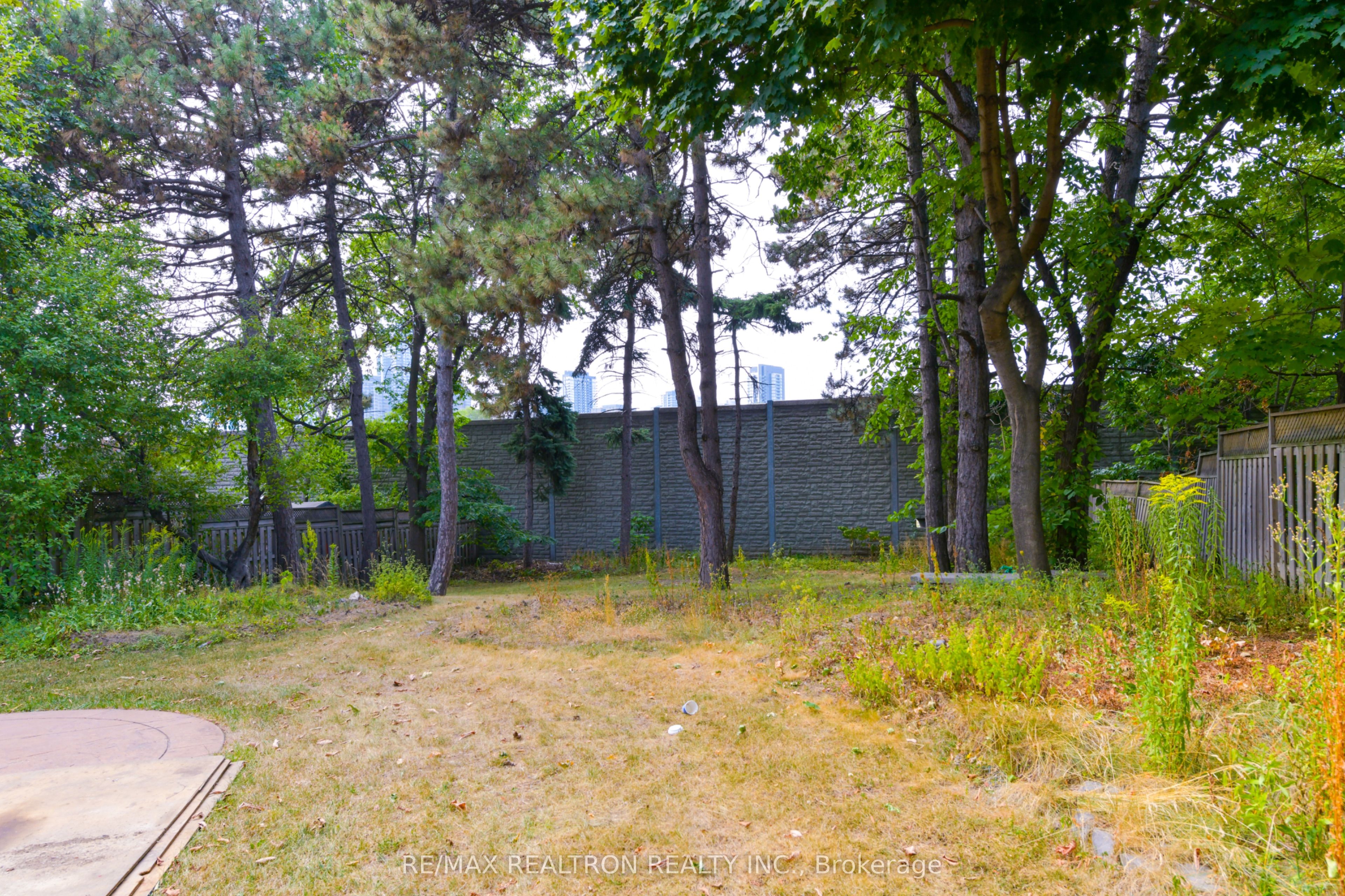 150 Upper Canada Drive Property Photo 7