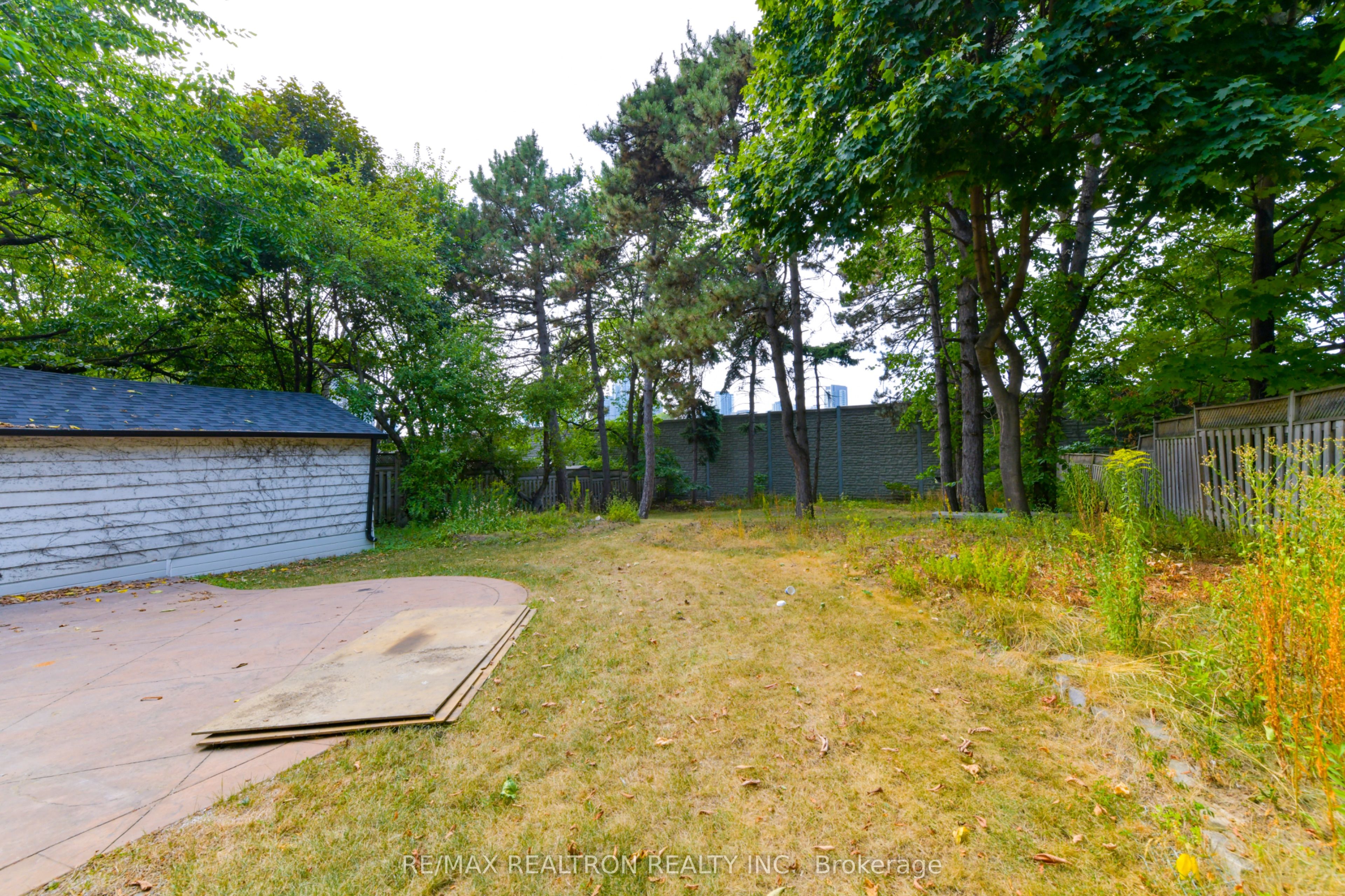 150 Upper Canada Drive Property Photo 8