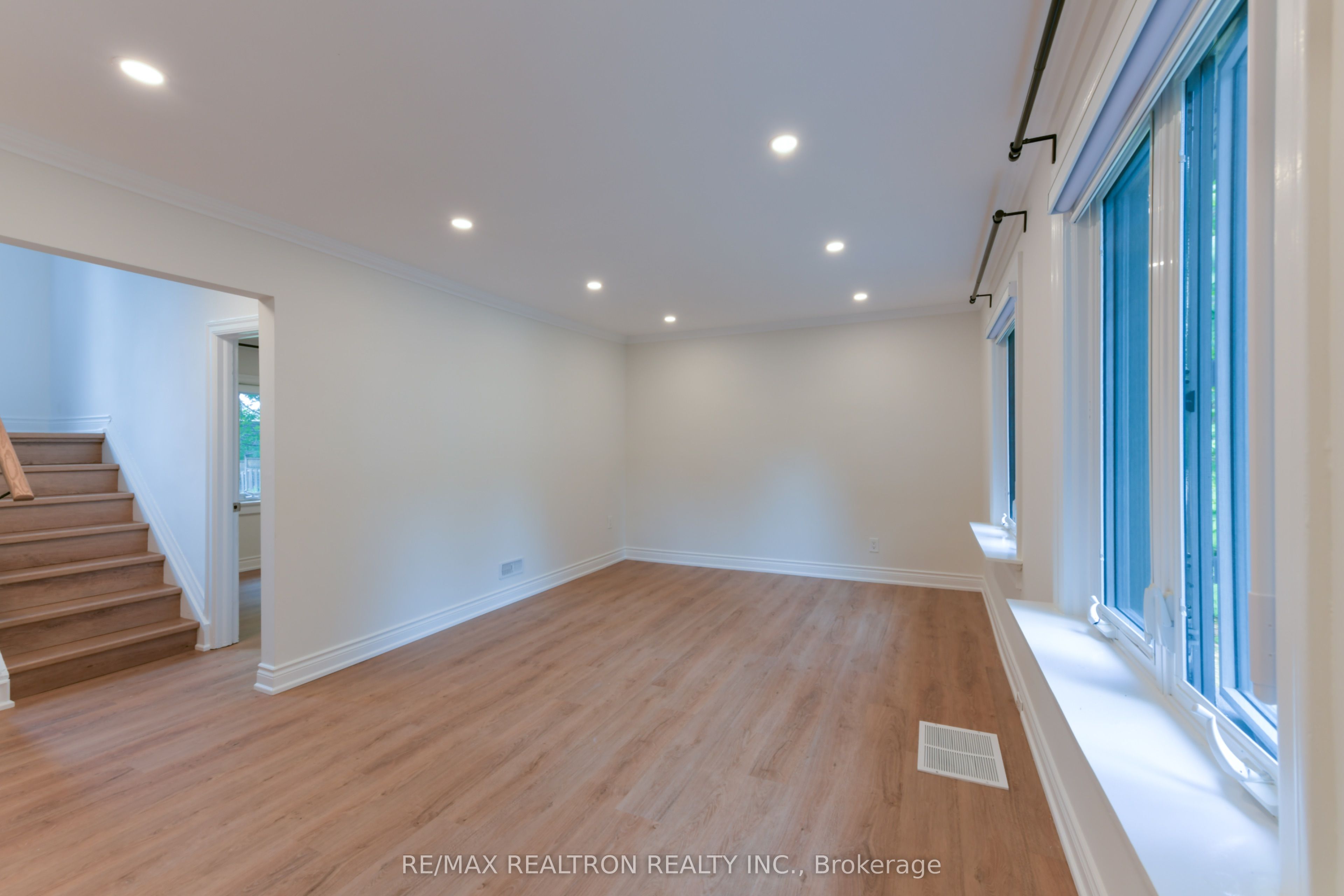 150 Upper Canada Drive Property Photo 10