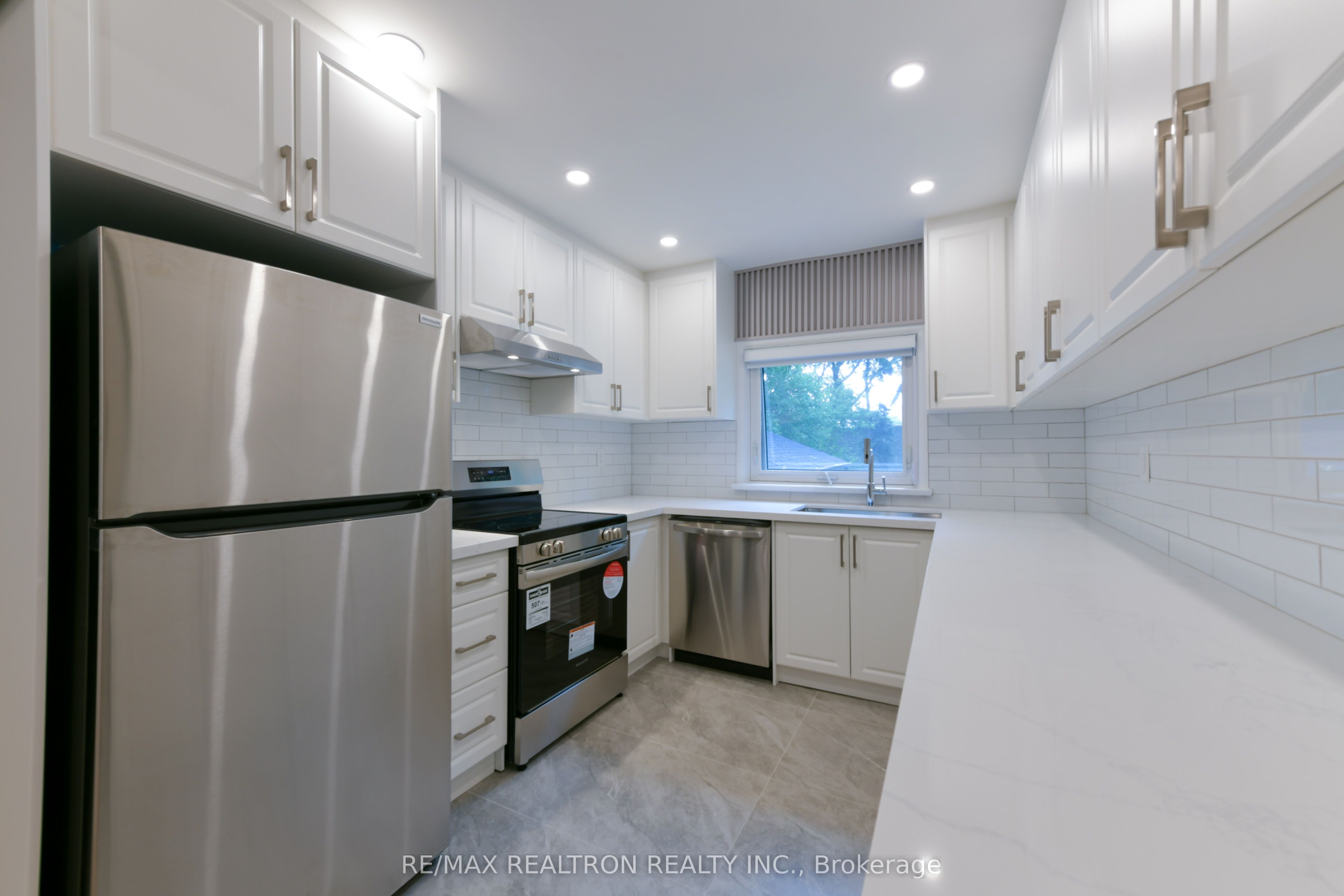 150 Upper Canada Drive Property Photo 17