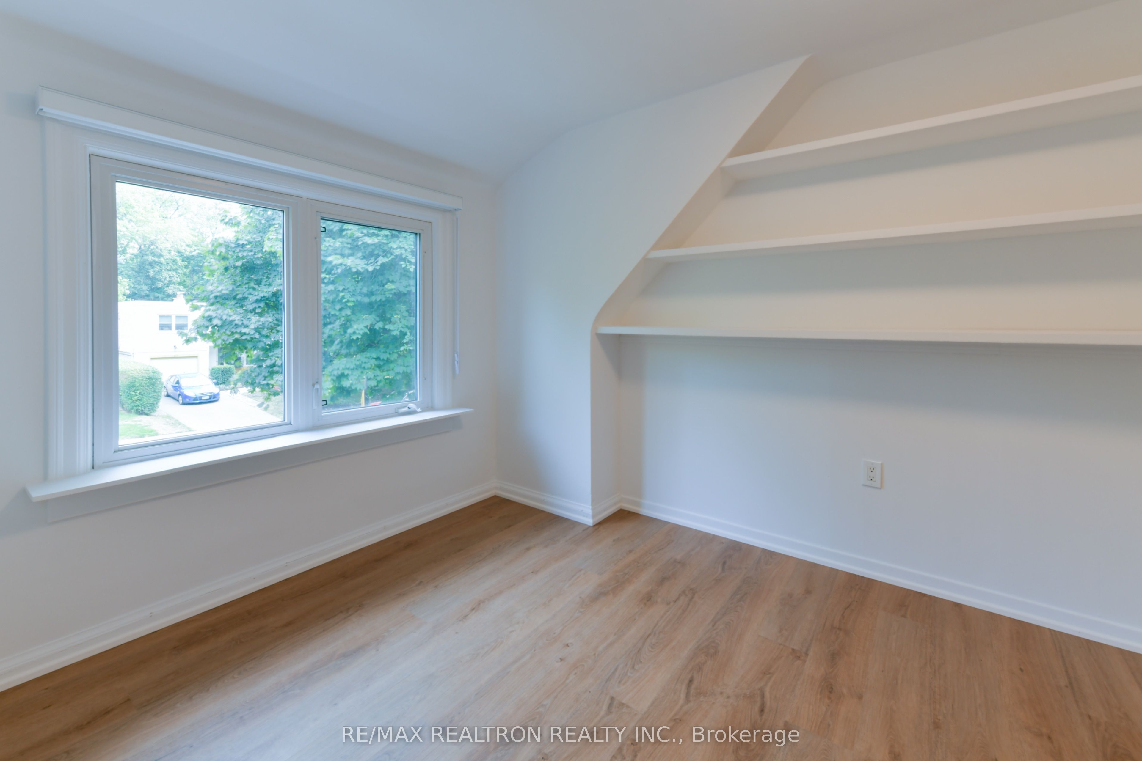 150 Upper Canada Drive Property Photo 34