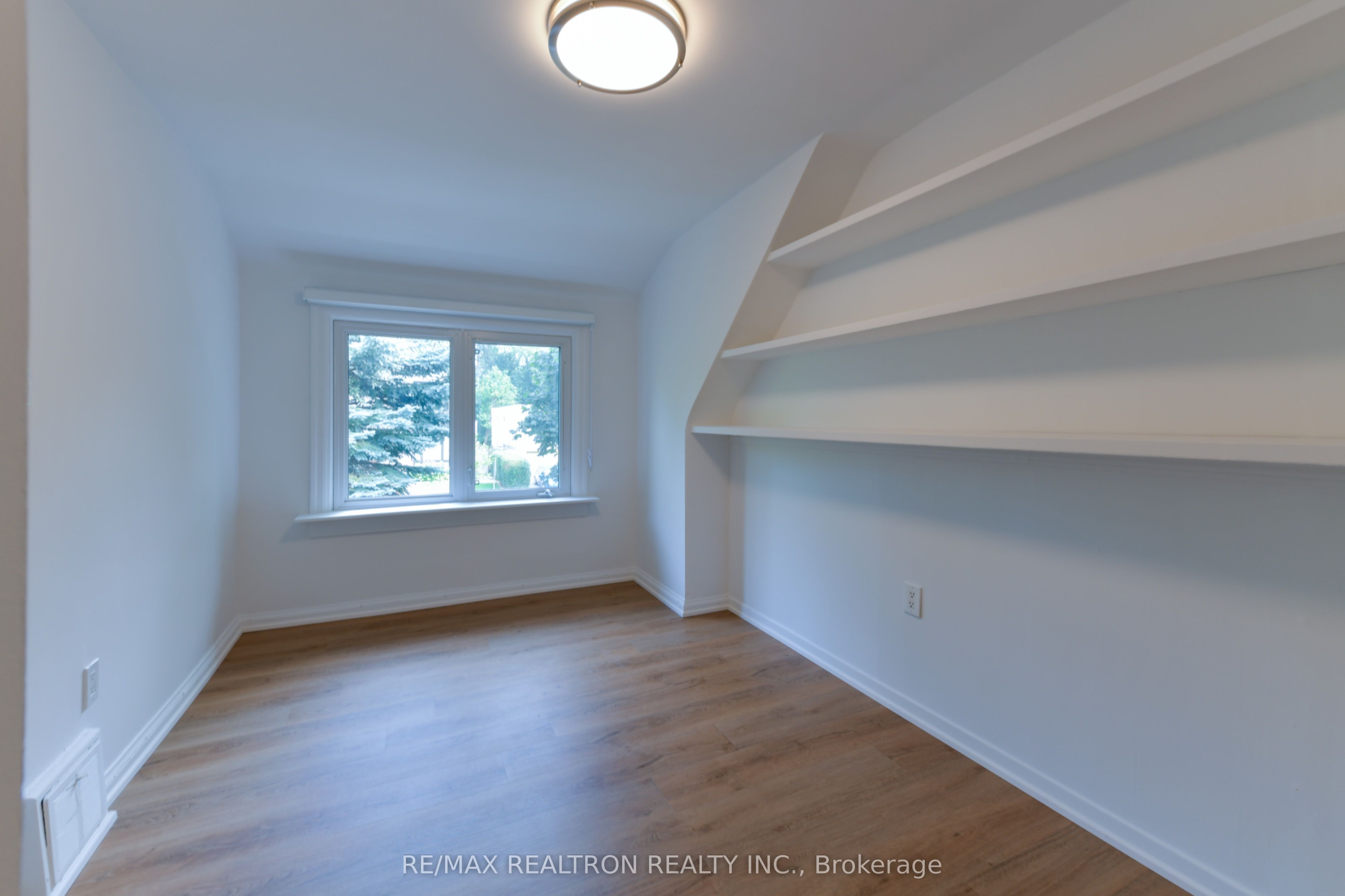 150 Upper Canada Drive Property Photo 36