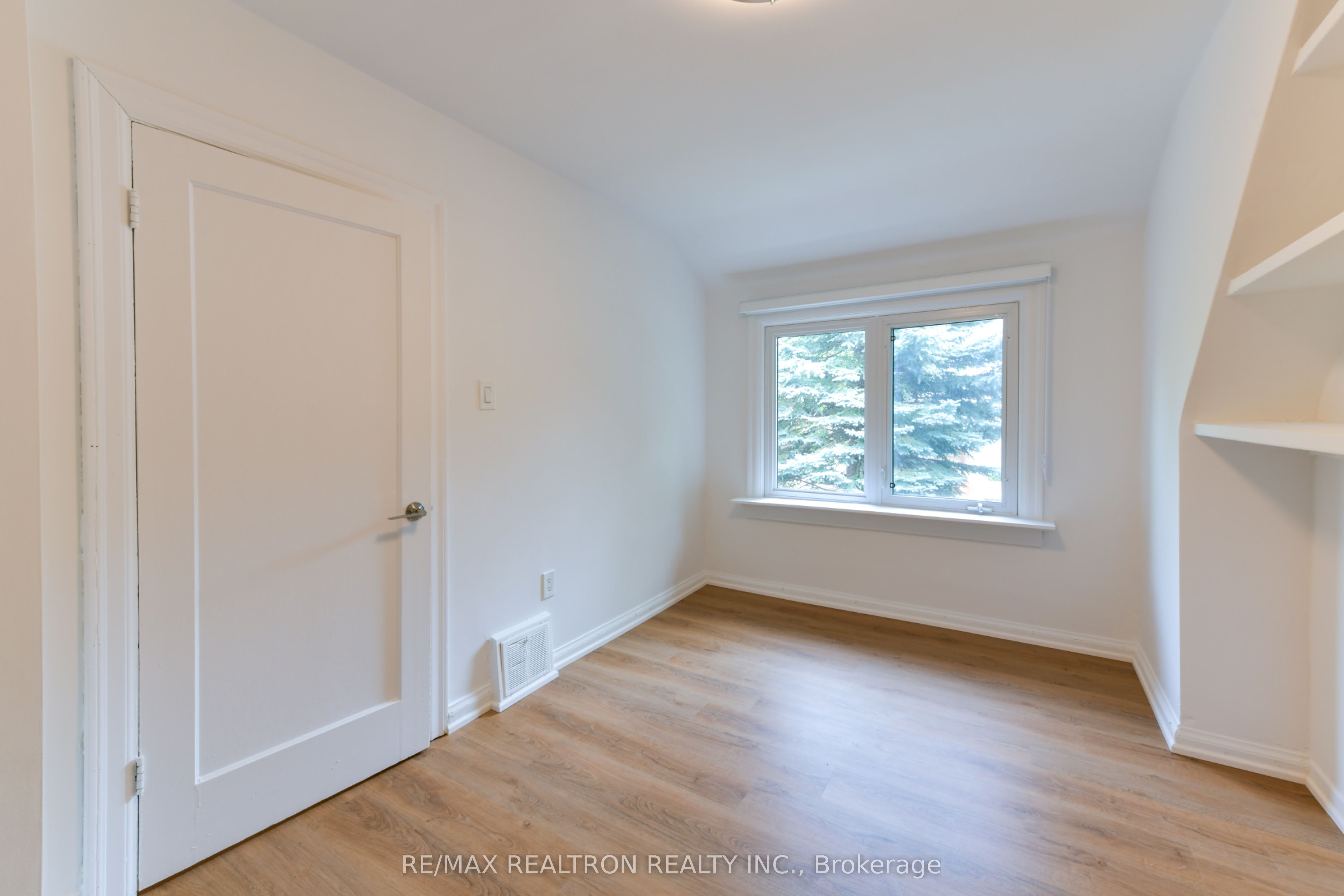 150 Upper Canada Drive Property Photo 37