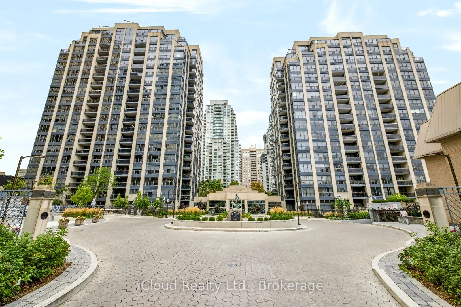 18 Hollywood Avenue 800 Property Photo 1