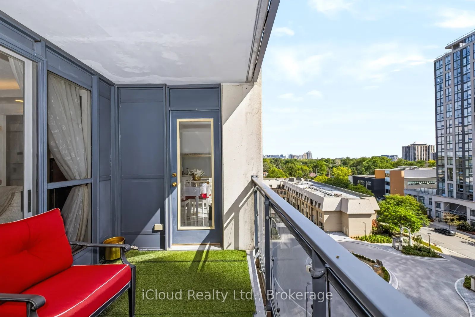 18 Hollywood Avenue 800 Property Photo 7