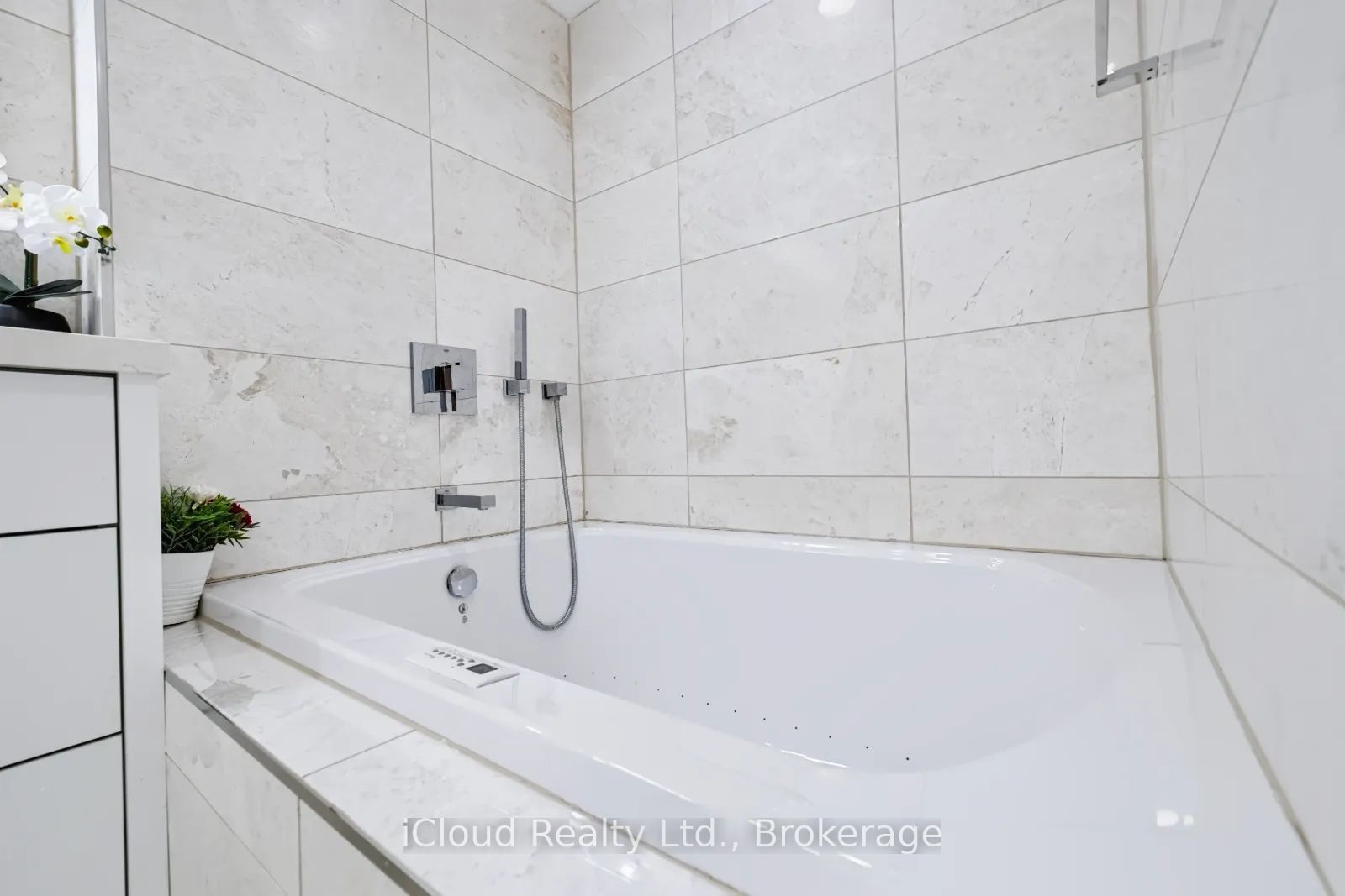 18 Hollywood Avenue 800 Property Photo 30