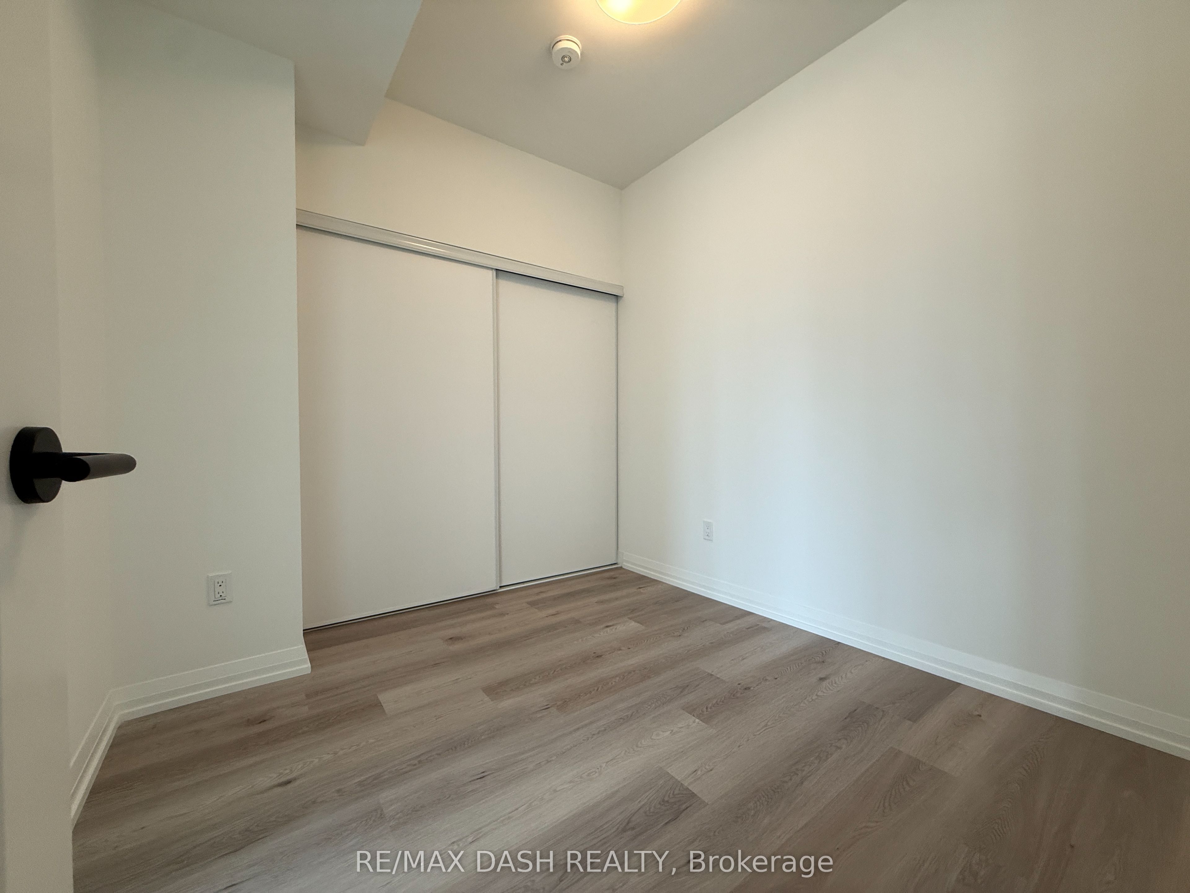 280 Dundas Street W 3109 Property Photo 4