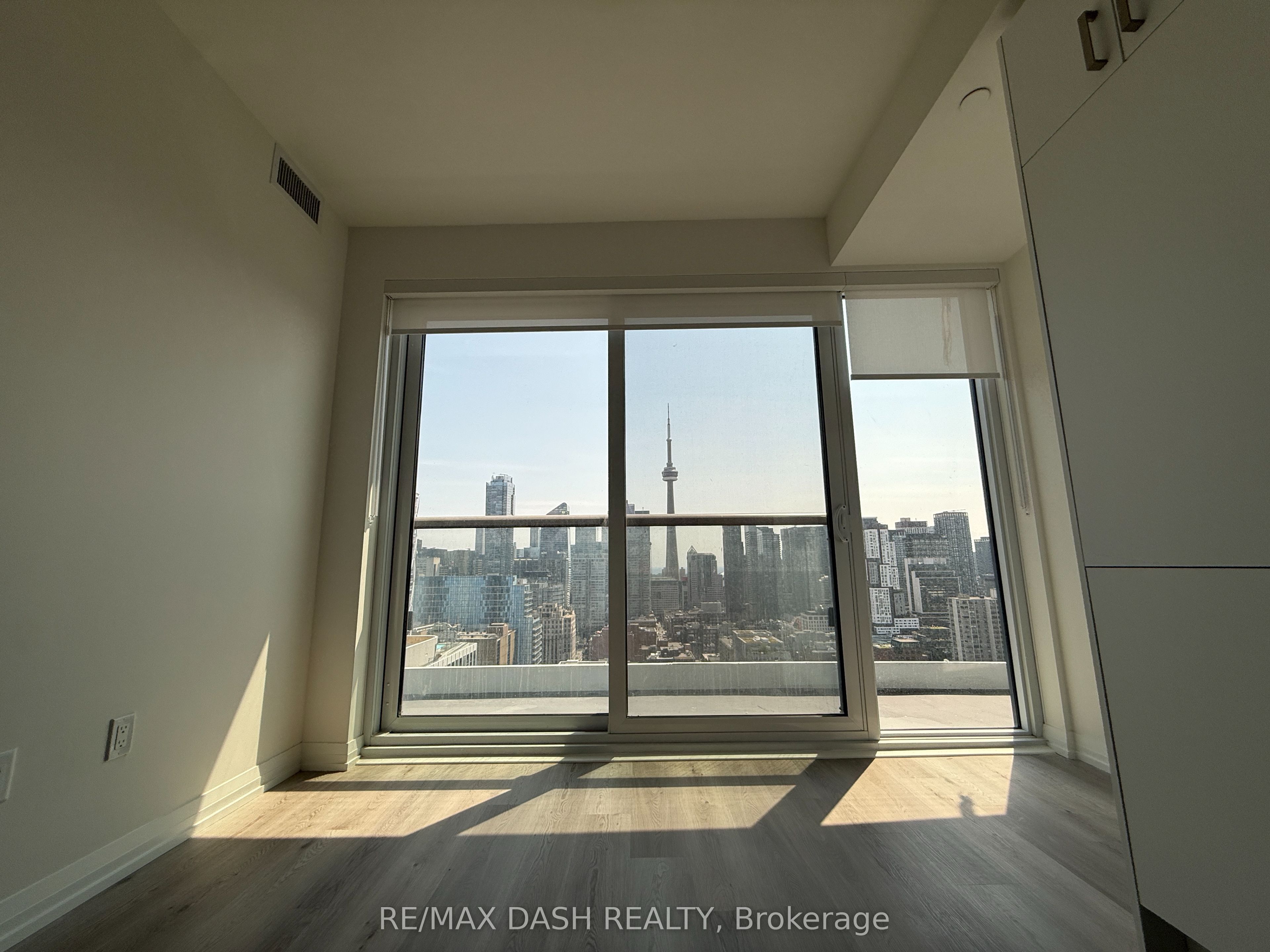 280 Dundas Street W 3109 Property Photo 9
