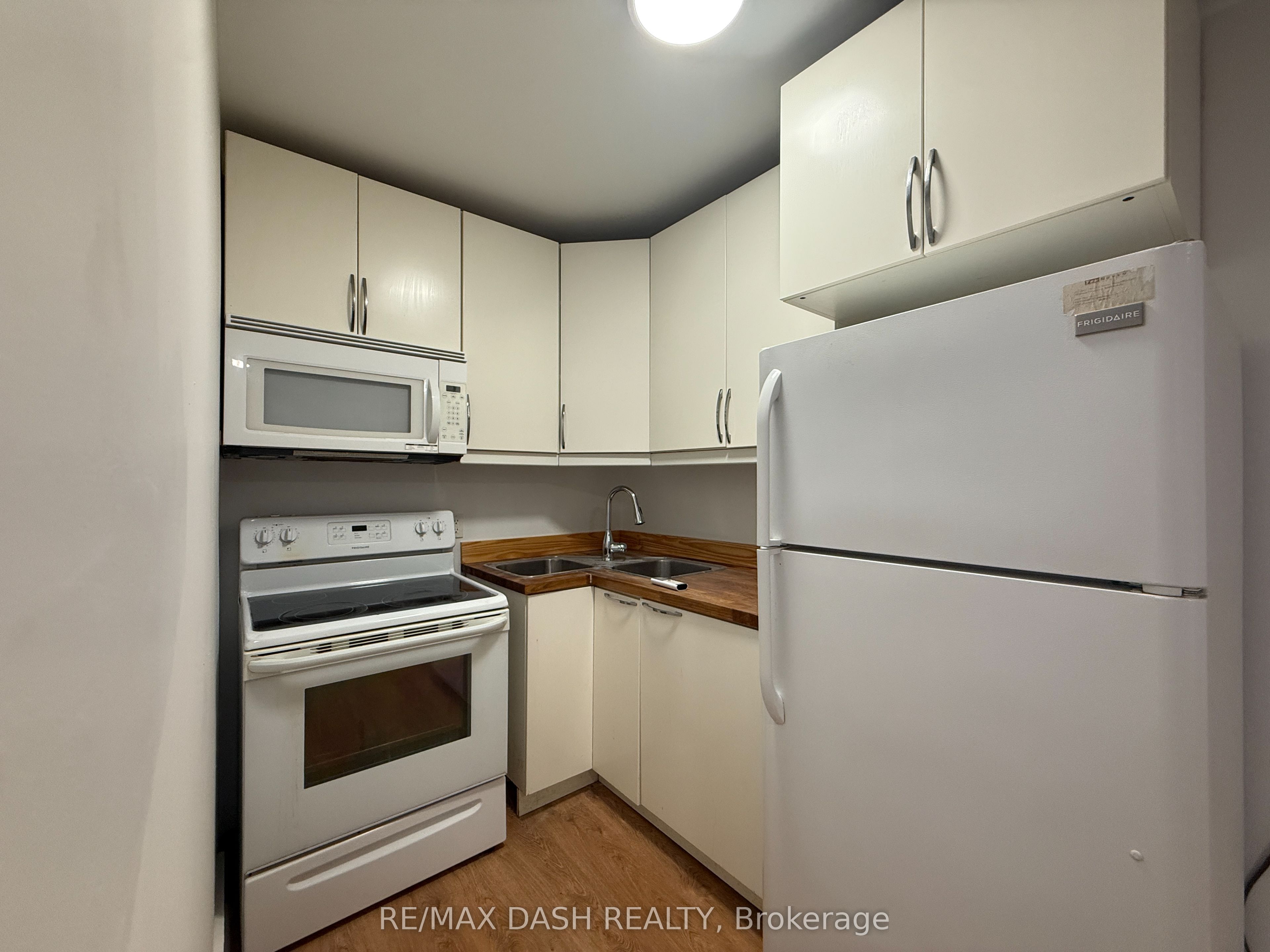 1303 Bloor Street W 2 Property Photo 9