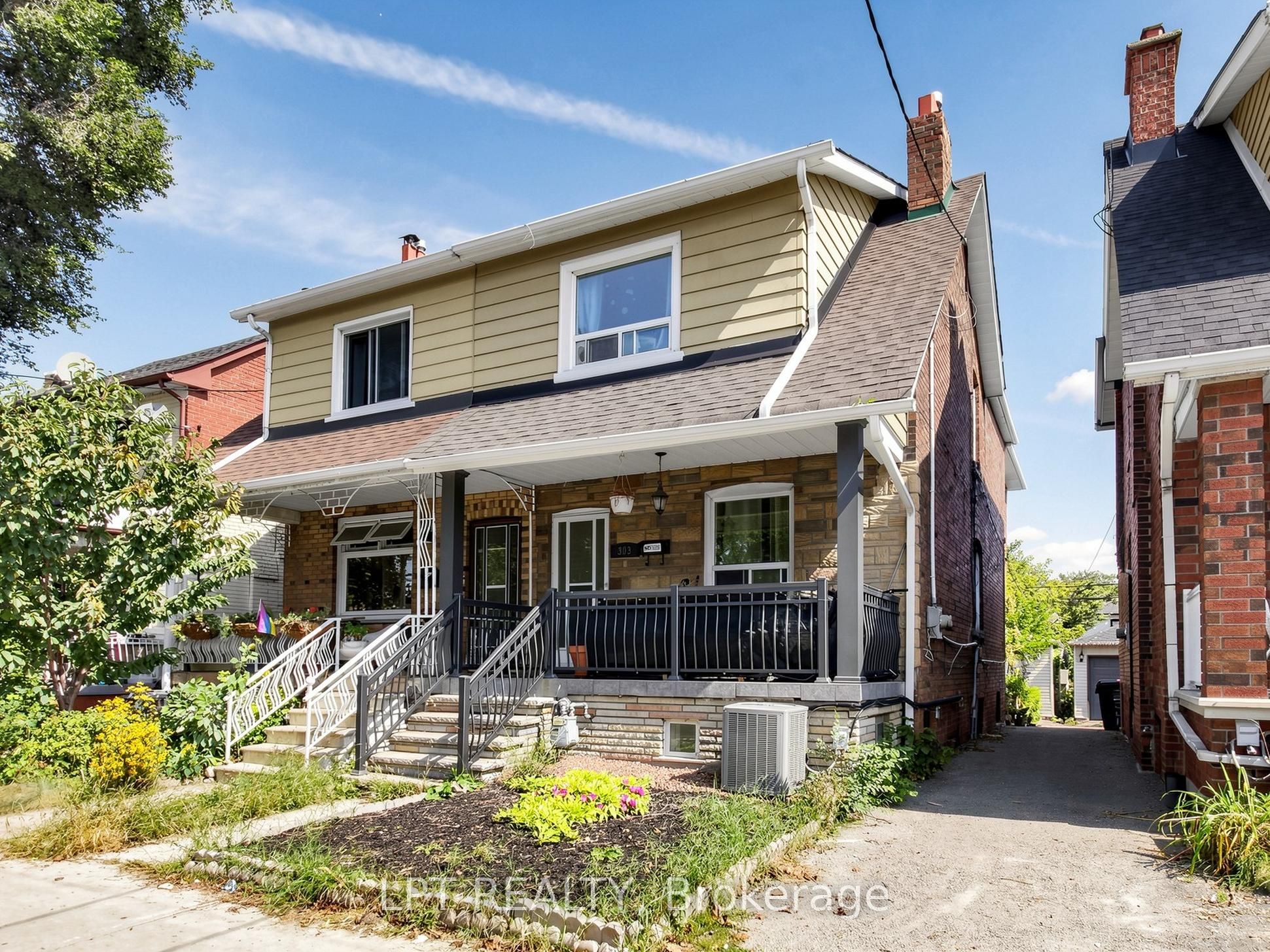 303 Oakwood Avenue Property Photo 1