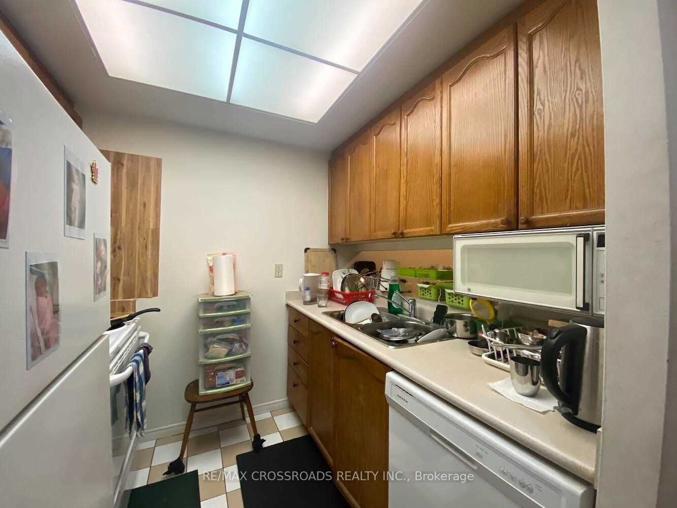 7 Bishop Avenue 1706 Property Photo 5