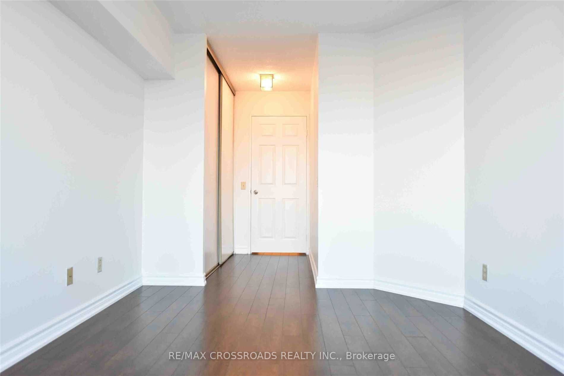 7 Bishop Avenue 1706 Property Photo 8