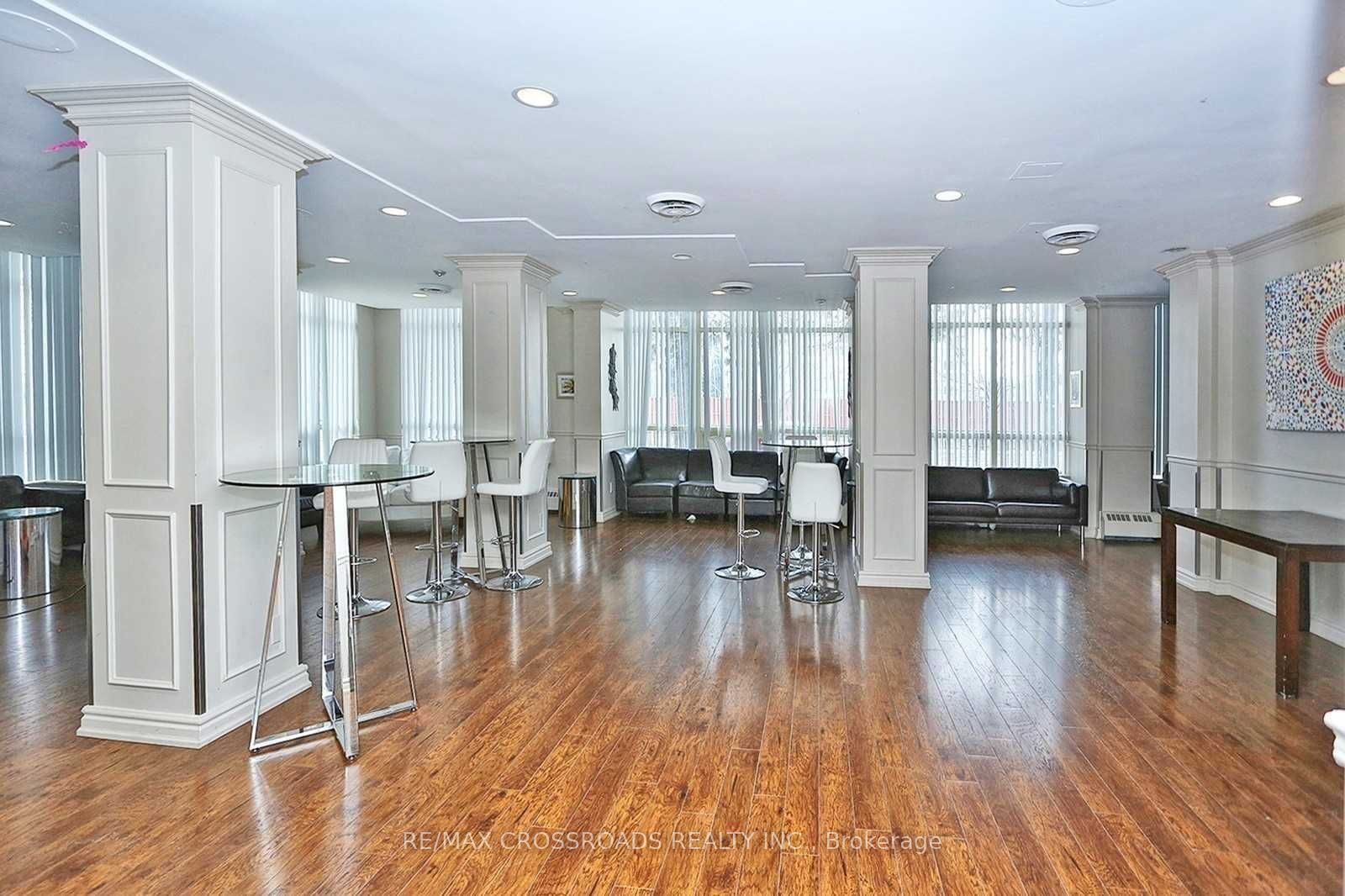7 Bishop Avenue 1706 Property Photo 12