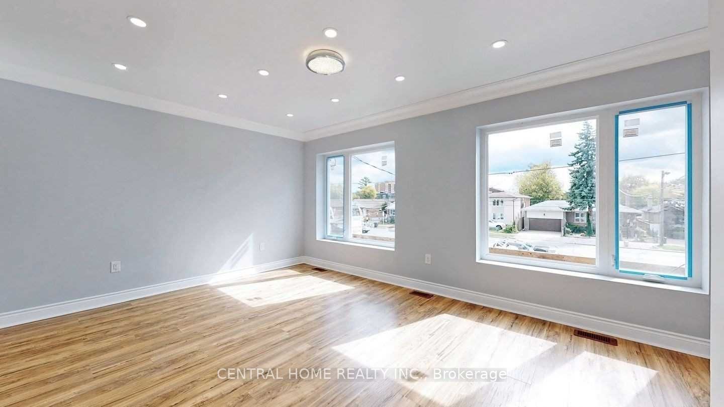 656 Sheppard Avenue W Property Photo 2
