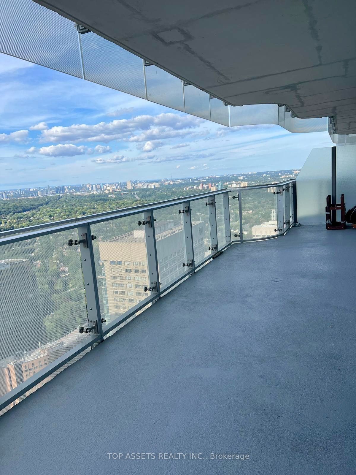 1 Bloor Street E 4409 Property Photo 2