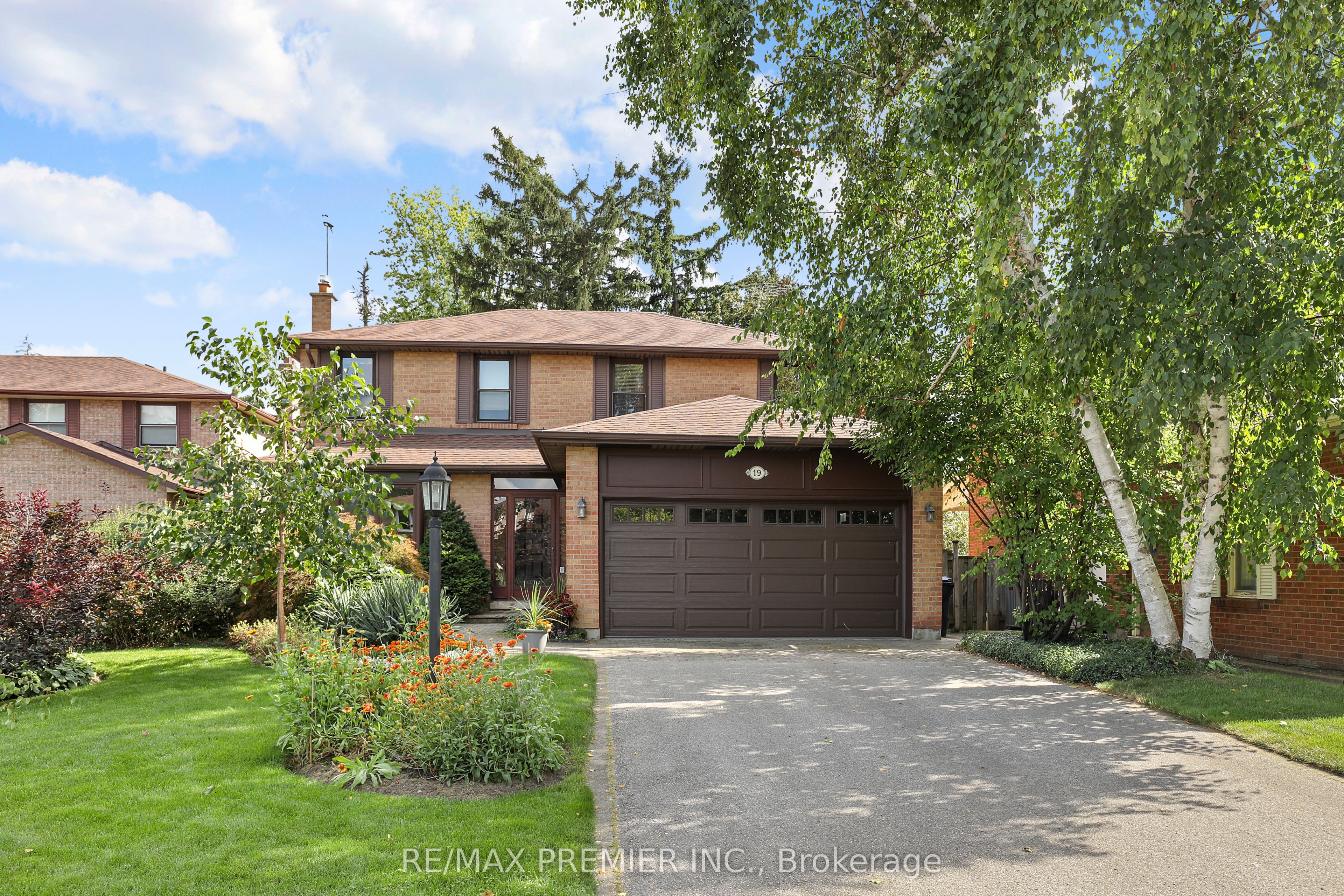 19 Temagami Court Property Photo 1
