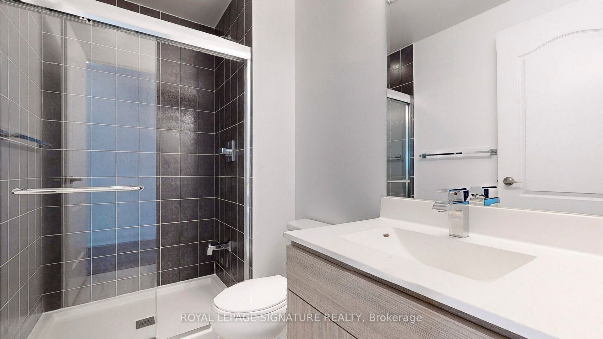 68 Canterbury Place 1515 Property Photo 17