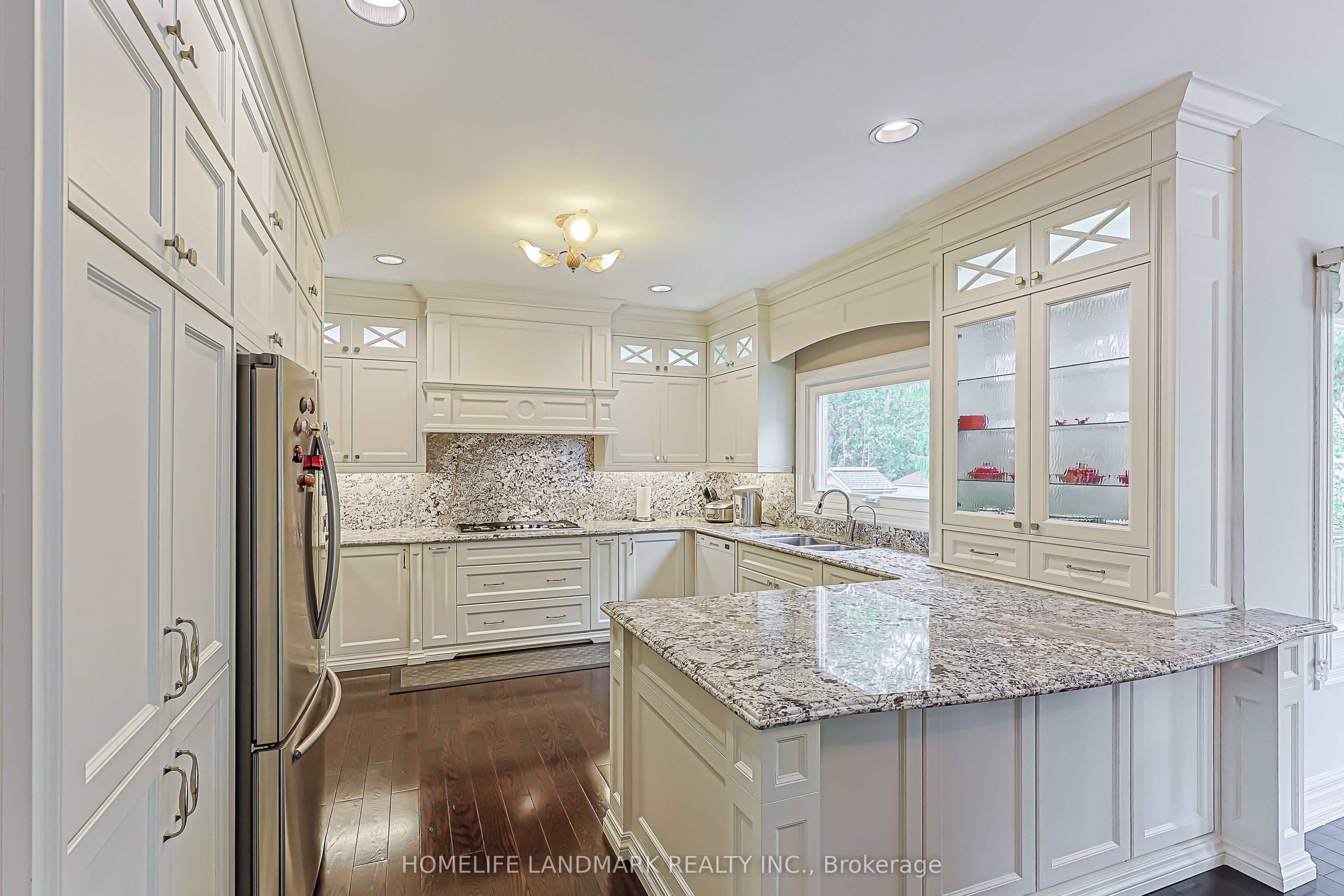 252 Dunview Avenue N Property Photo 16