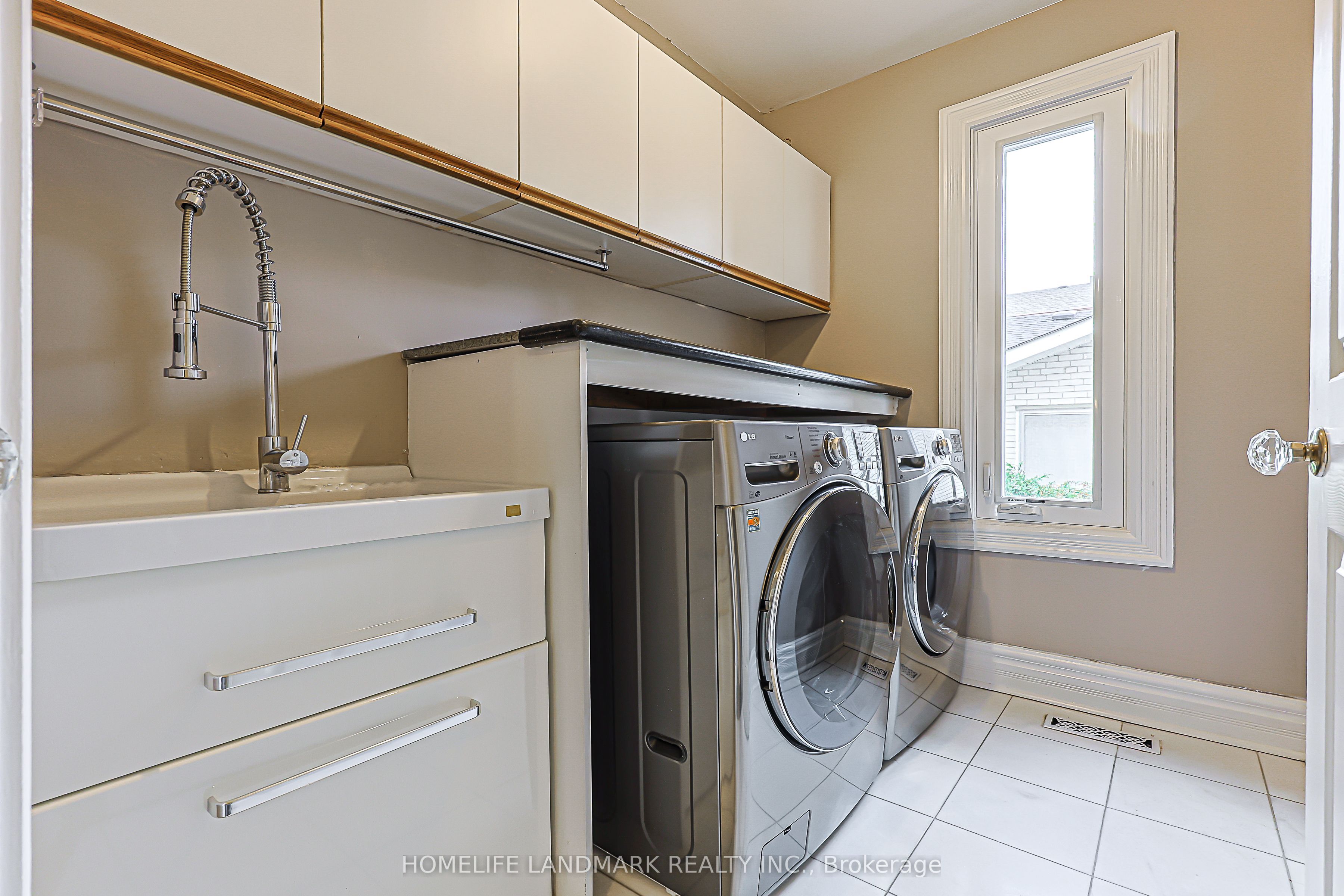 252 Dunview Avenue N Property Photo 22
